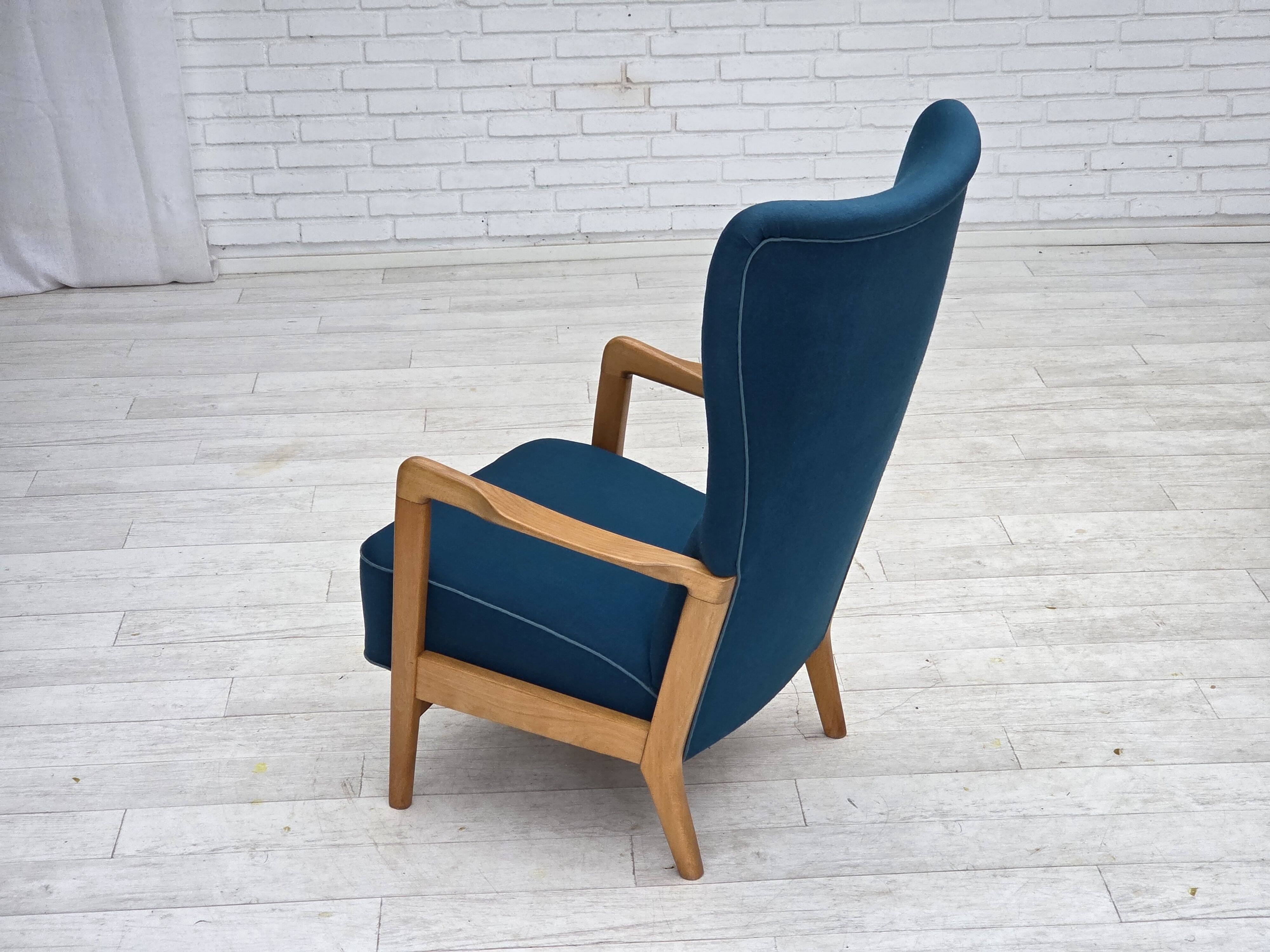 Fauteuil danois des années 1970 par Fritz Hansen, en laine de mobilier, bois de hêtre.