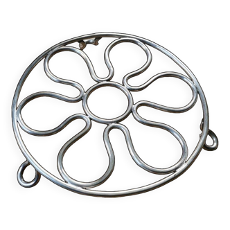 Vintage white metal flower-shaped trivet "Félix Frères"