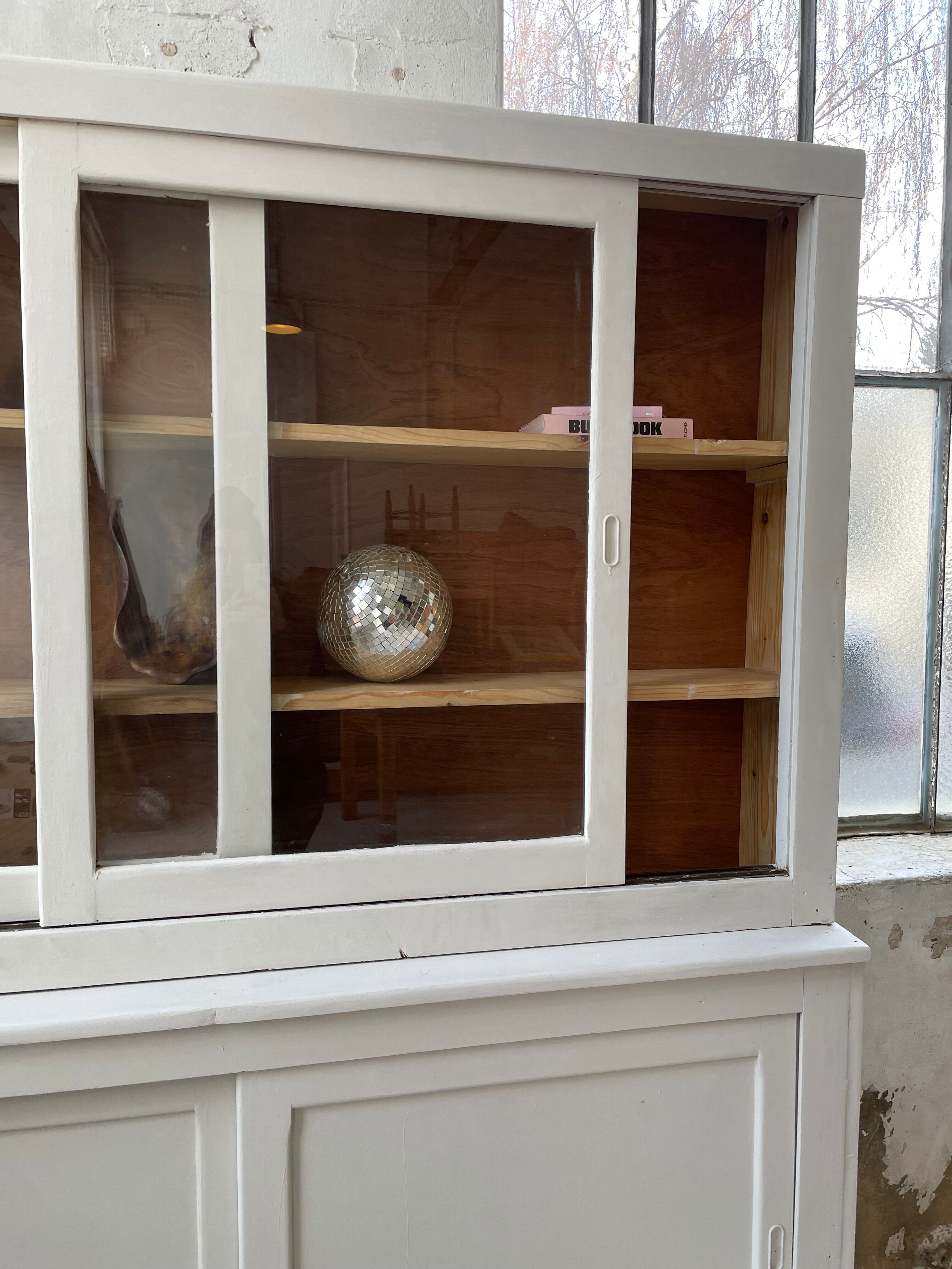 Library showcase ivory white sliding doors