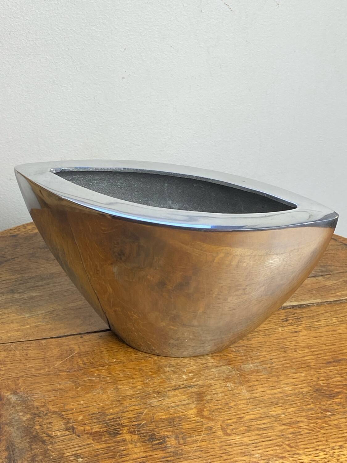 Aluminium vase design