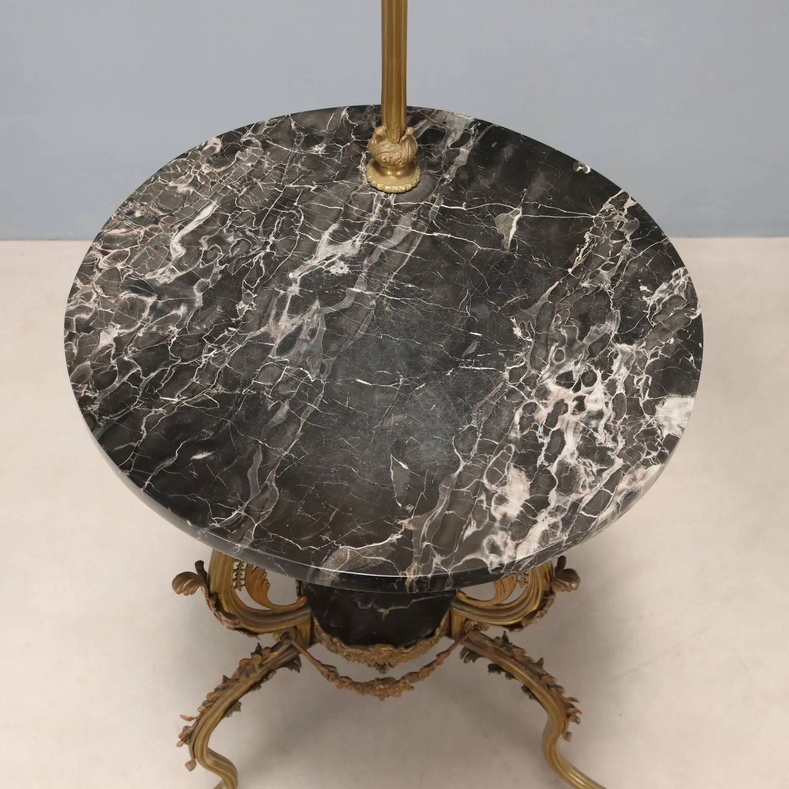 Lampadaire ancien avec table d’appoint en bronze et marbre, Italie, XXe siècle