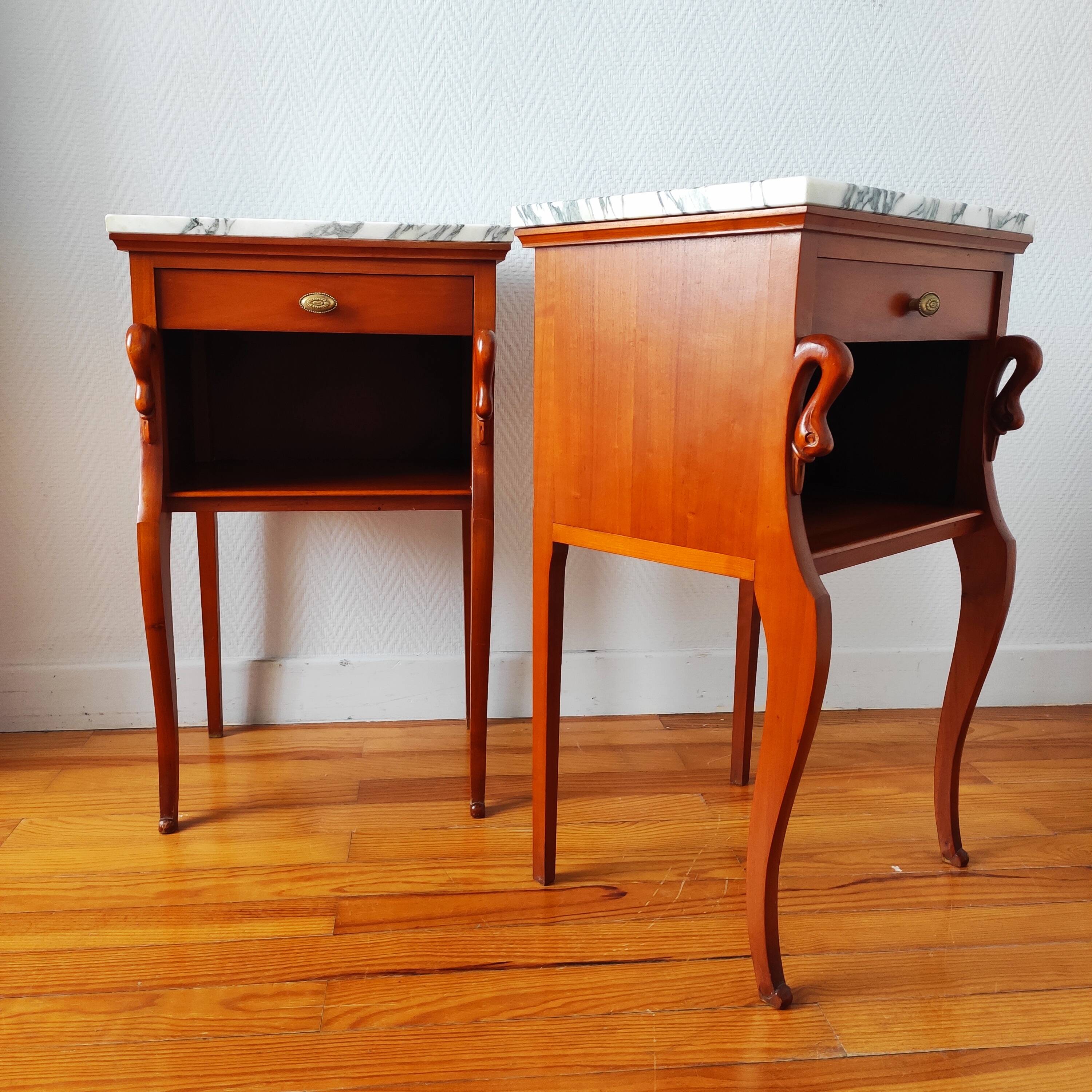 Paire de tables de chevet