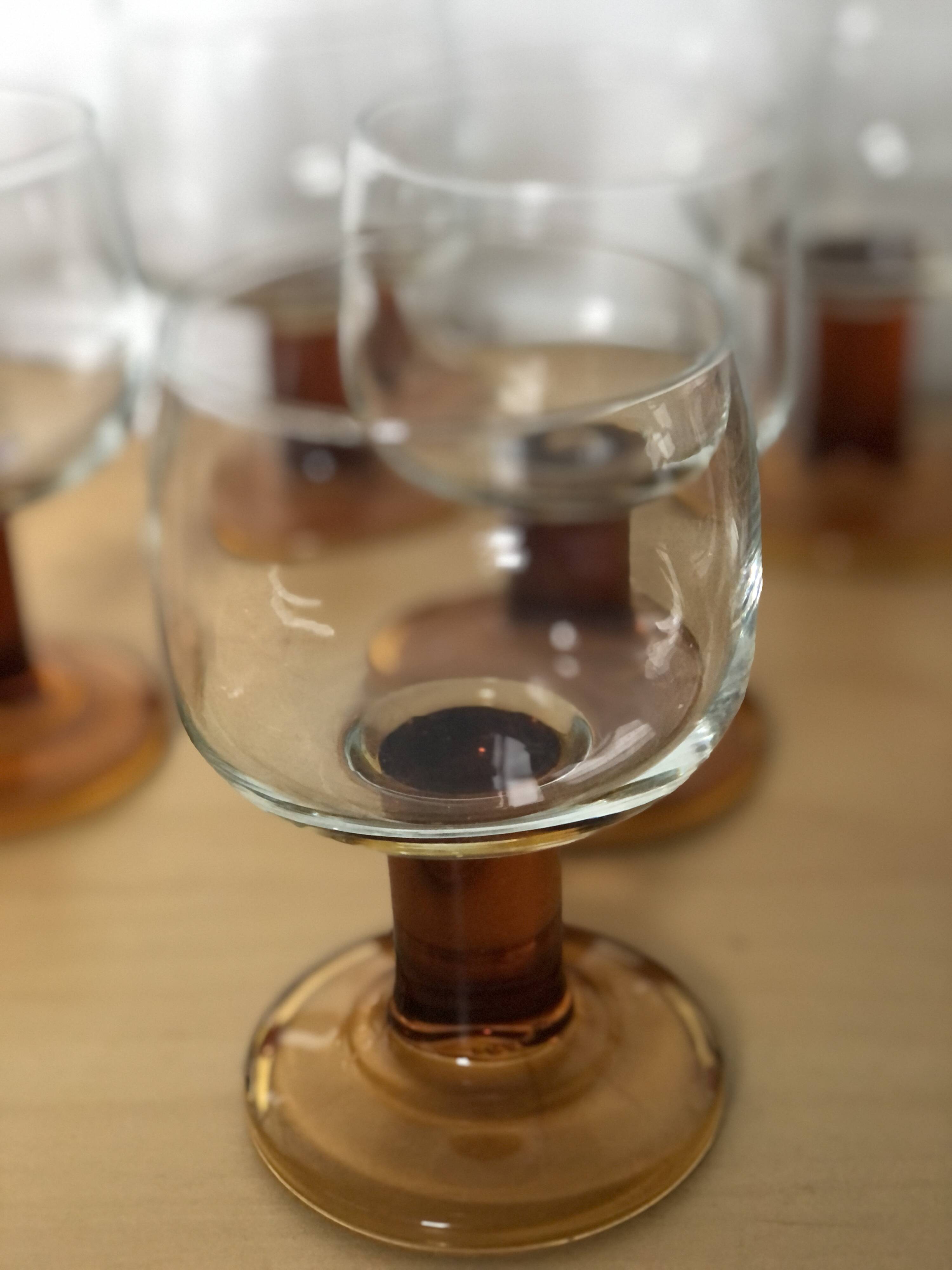 Lot 8 verres ambrés années 60