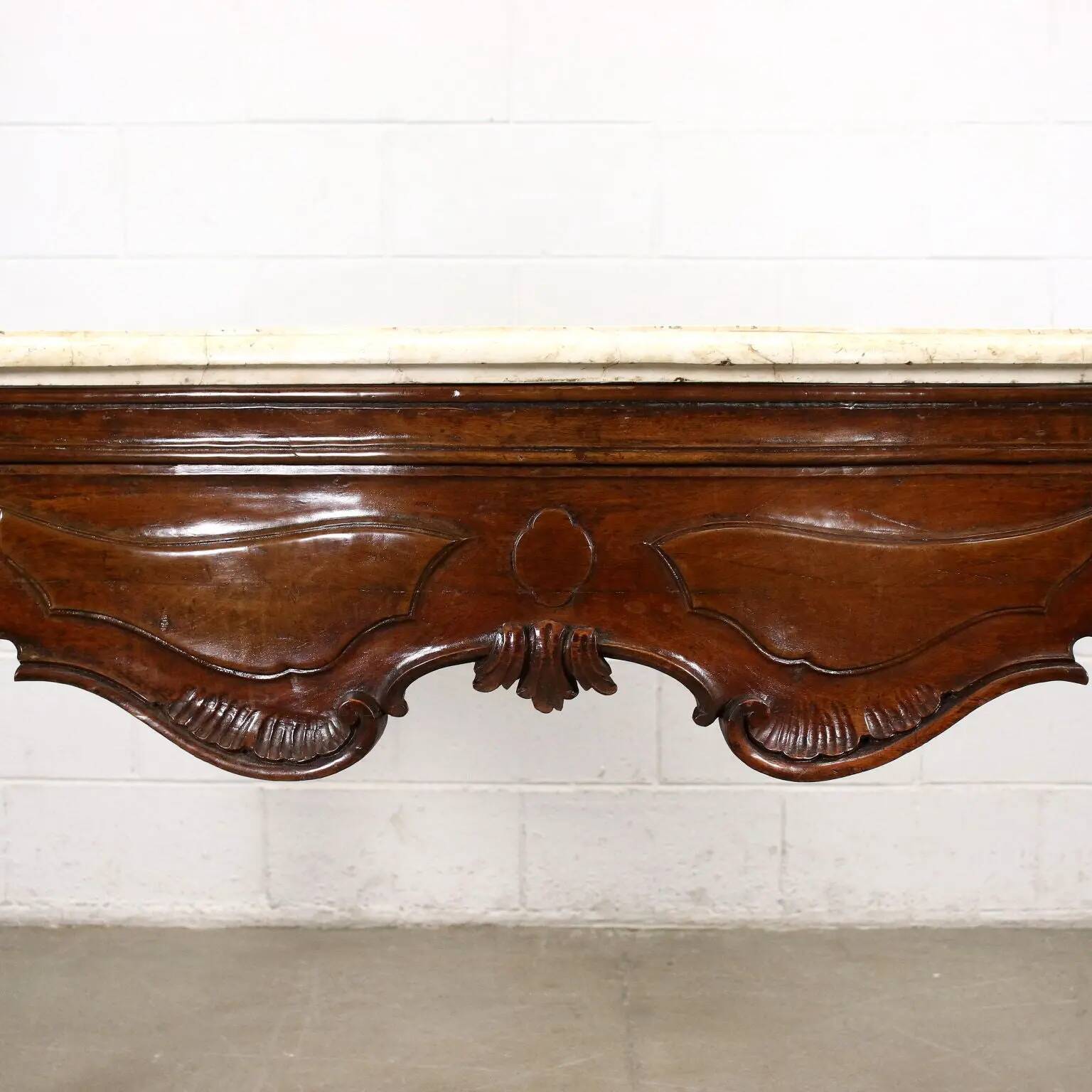 Baroque Venetian console in walnut, alabaster and marble, Italy 18th century.