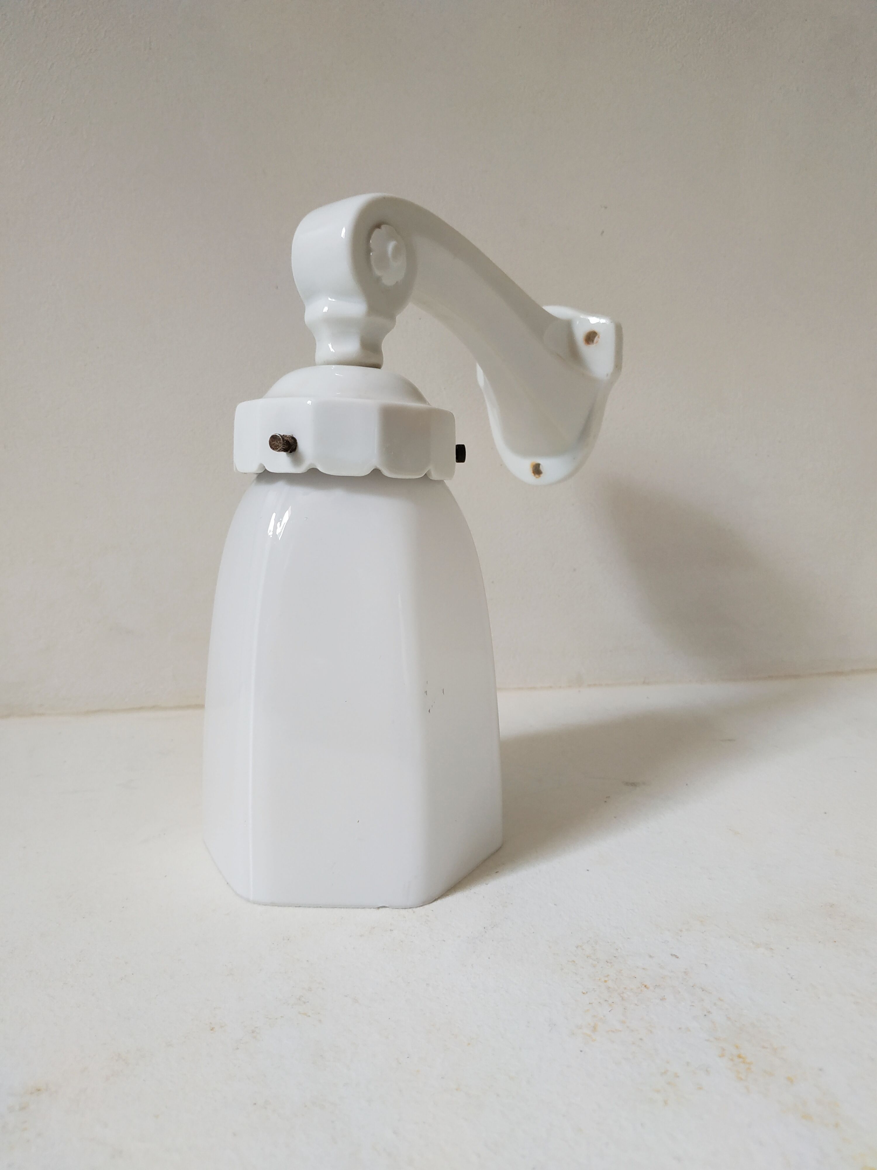 Art Deco porcelain and white opaline