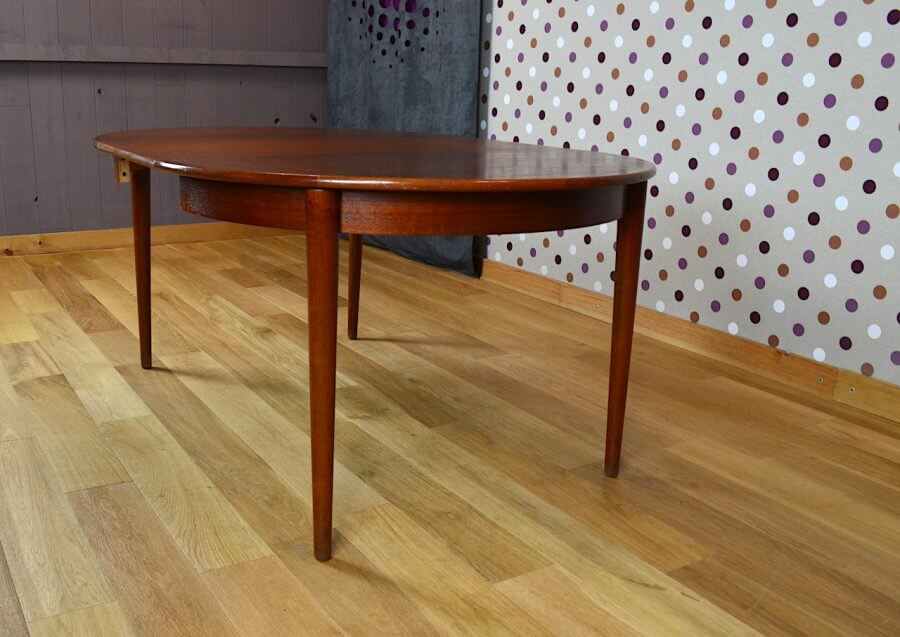 Scandinavian design round table in teak 1960