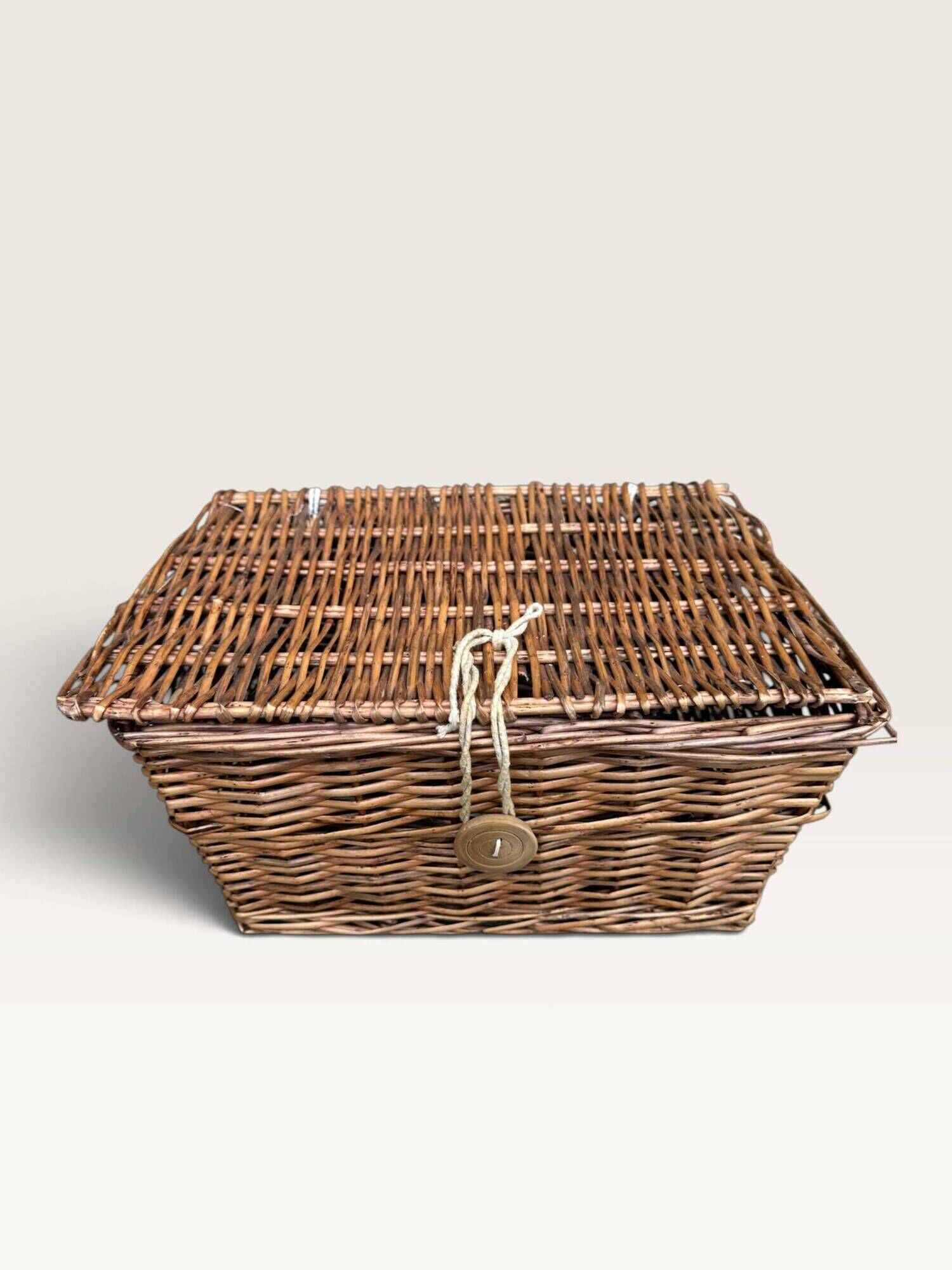 Panier à couvercle en osier
