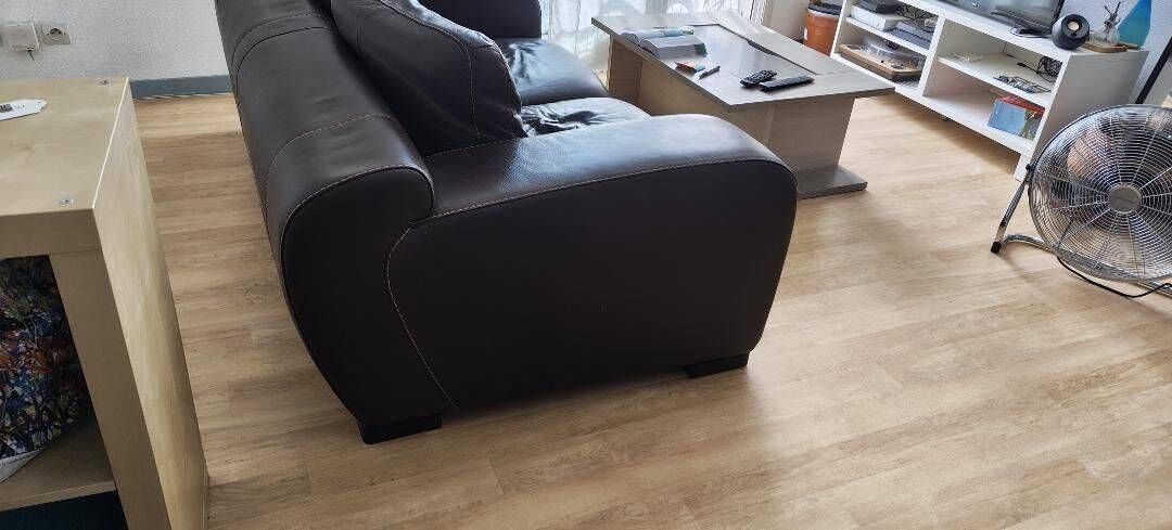 Authentic two-seater sofa in genuine leather.
