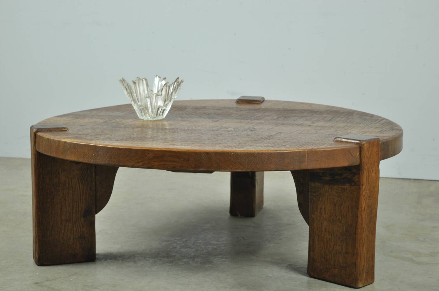 Solid oak round coffee table, Brutalist 1970s