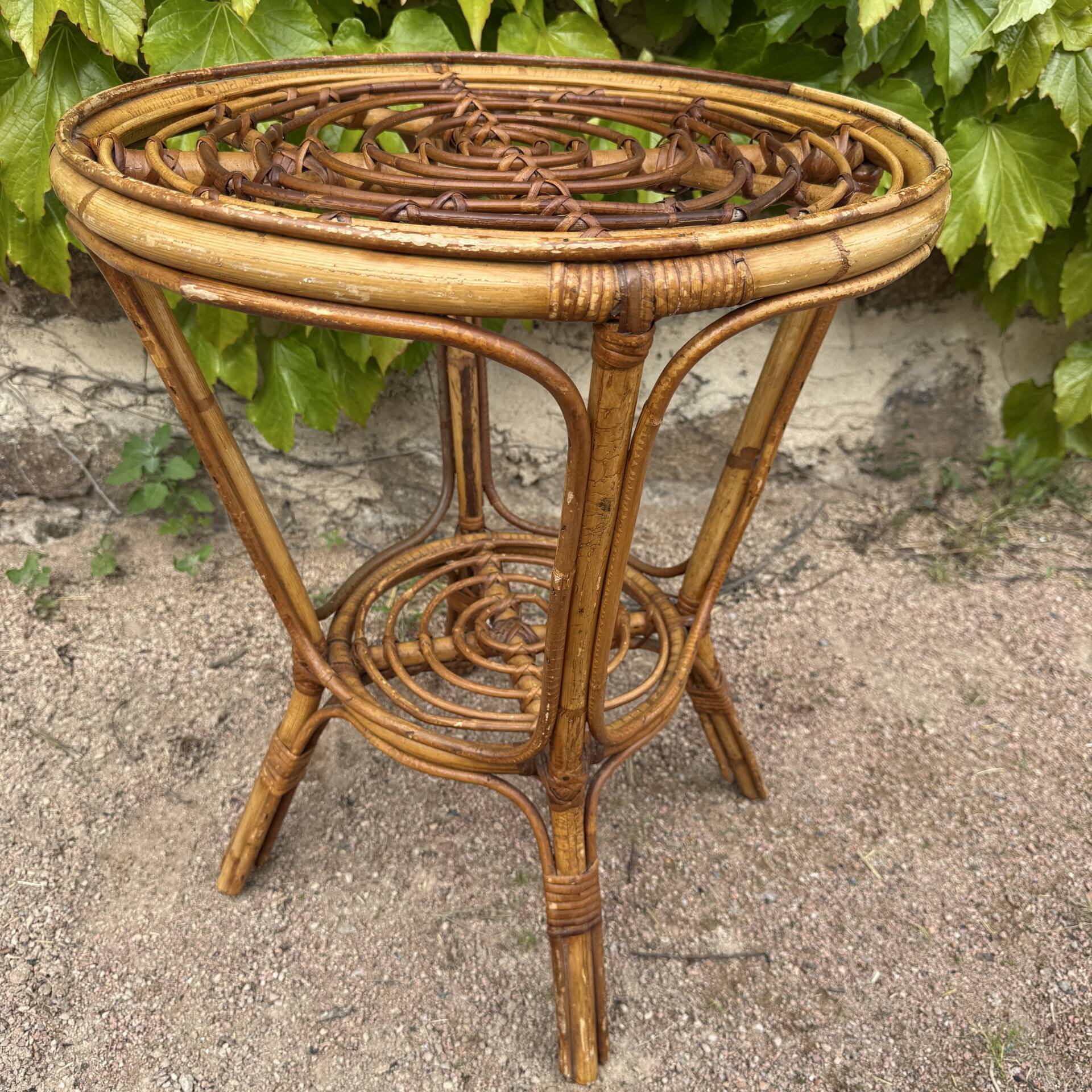 Table d’appoint en rotin des années 50´s France