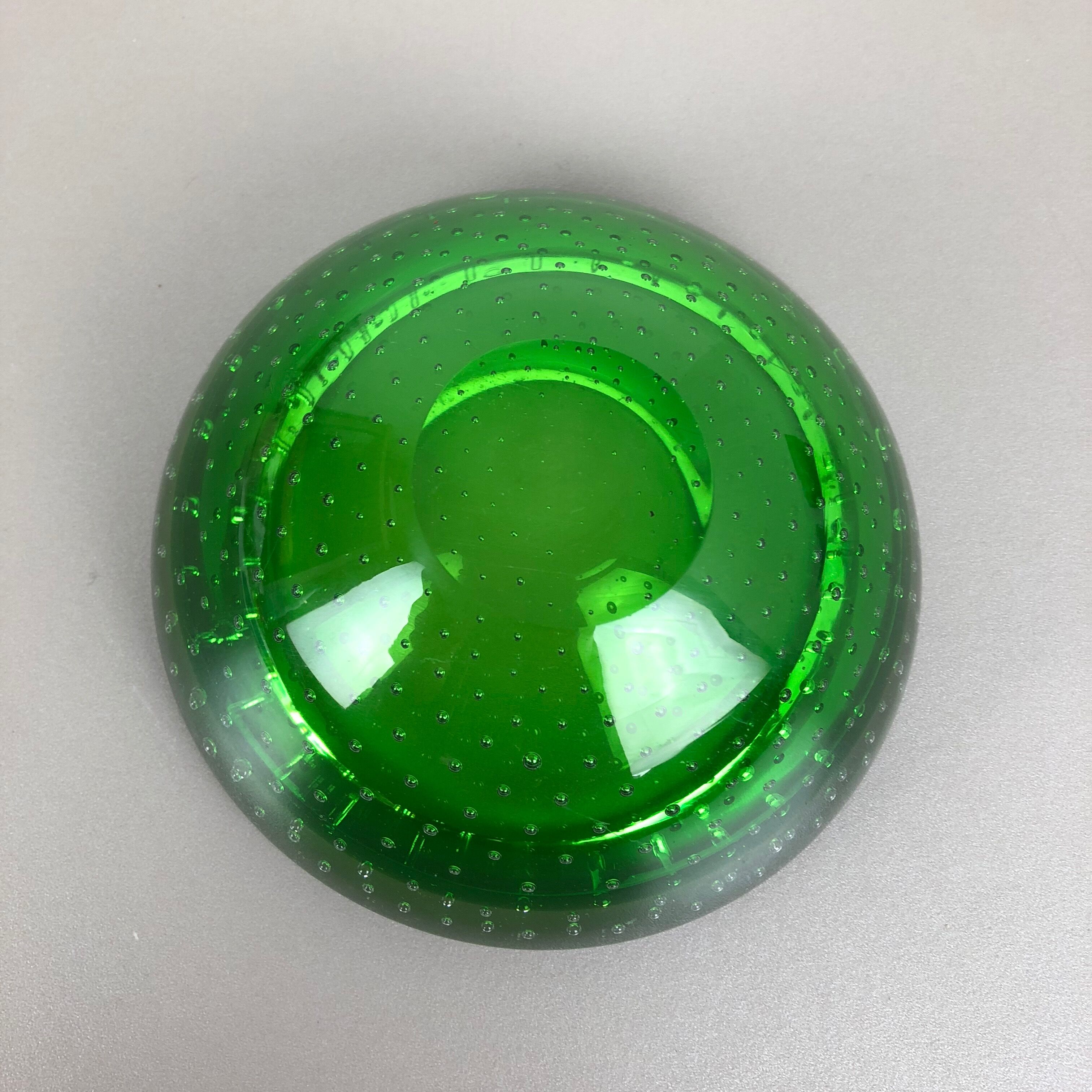 Murano Glass Bullicante "Green" Bowl Element Shell Ashtray Murano, Italy, 1970s