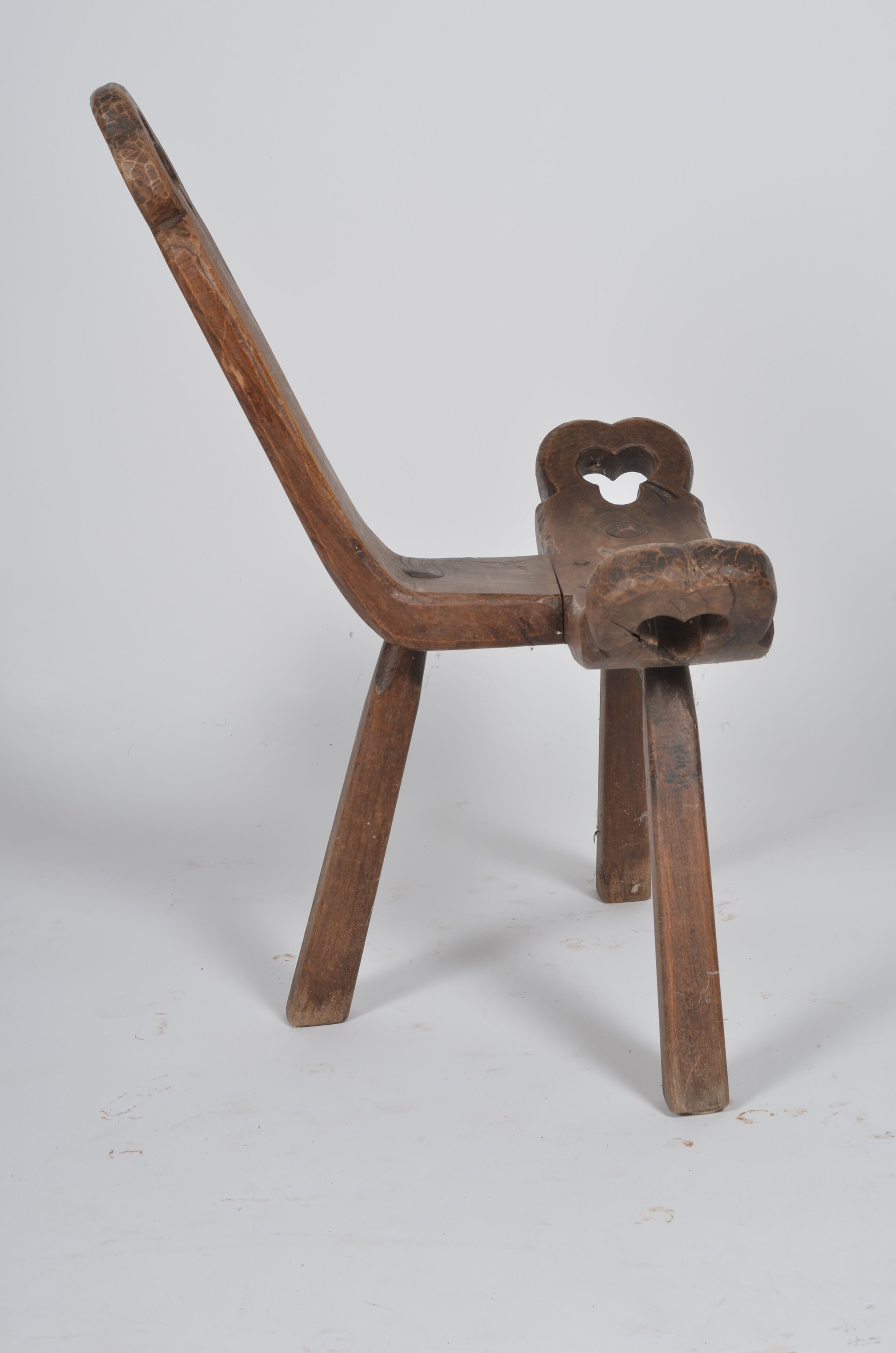 Chaise tripode brutaliste