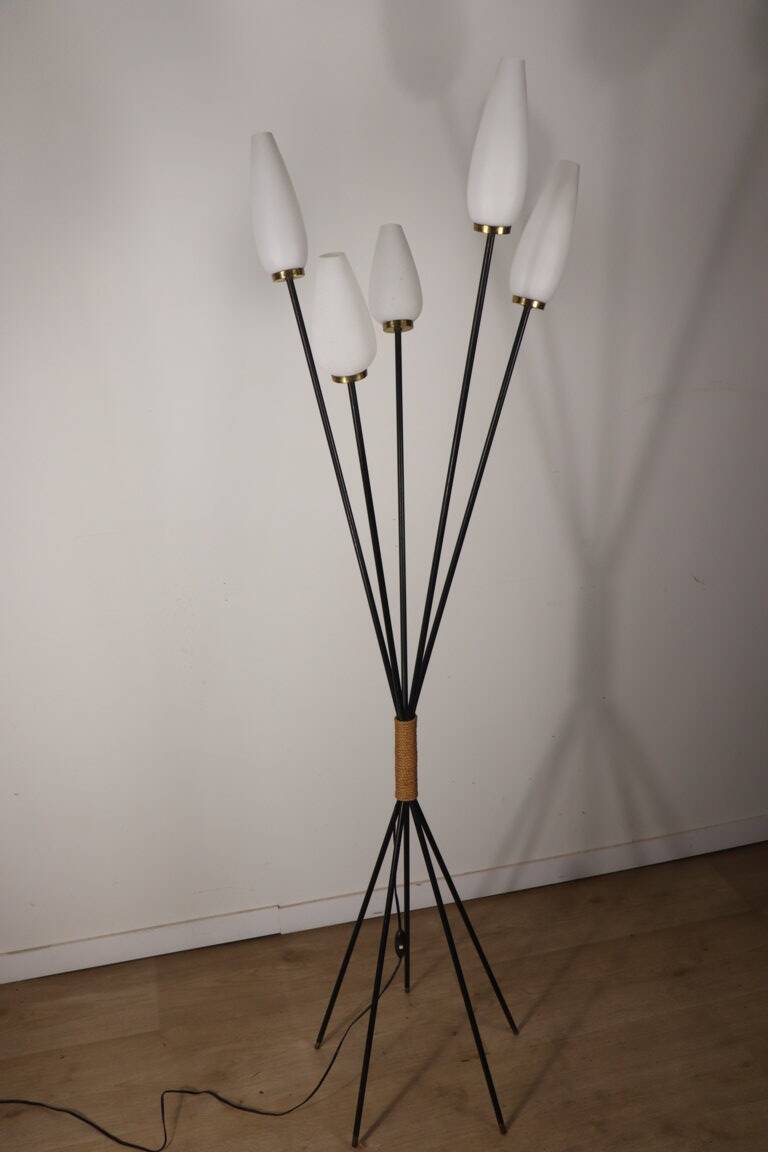 Lampadaire en métal et opaline, 1960