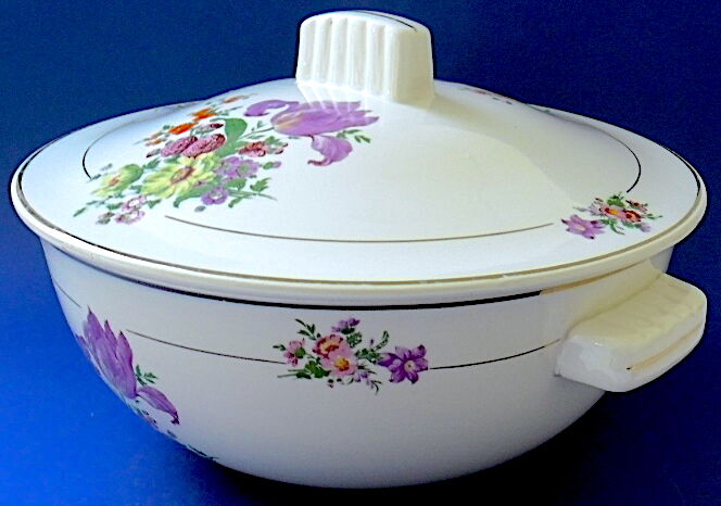 Soupière en semi-porcelaine d'Orchies à décor floral