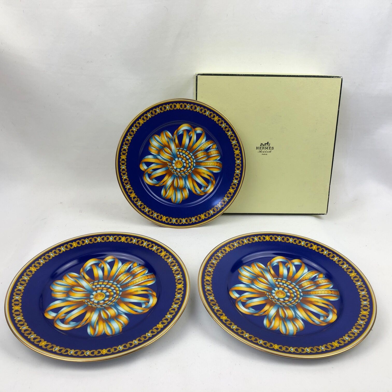 Hermes, "Silk Cocarde" model 3 plates in their packaging, 20th