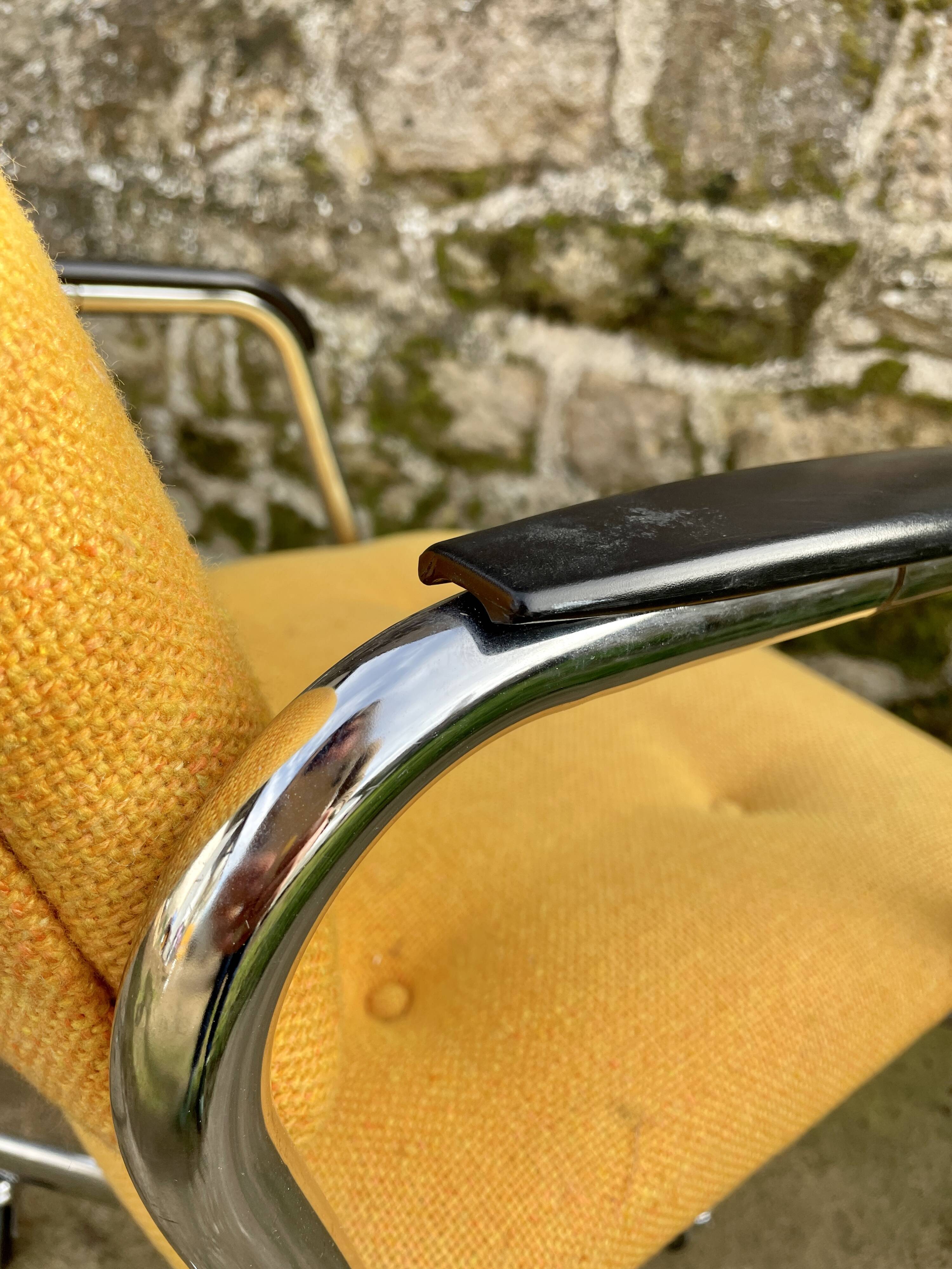 Fauteuil à roulettes Strafor en tweed jaune 1970