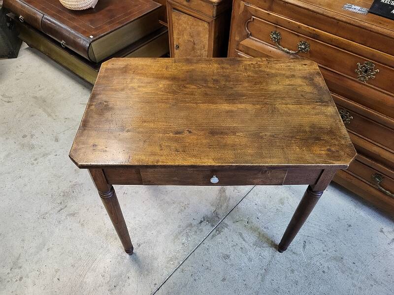 petit bureau table en noyer avec un tiroir de chaque cote du xix ème siecle