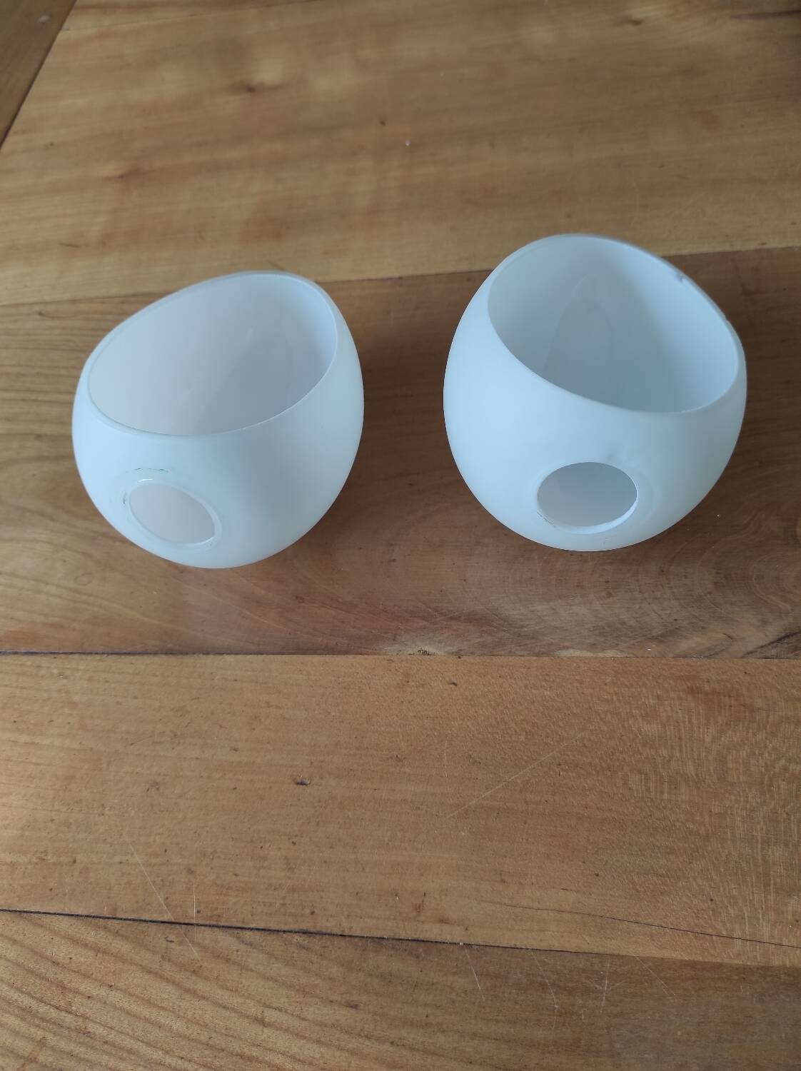 Lot de 2 demi-globes en opaline formeoeuf