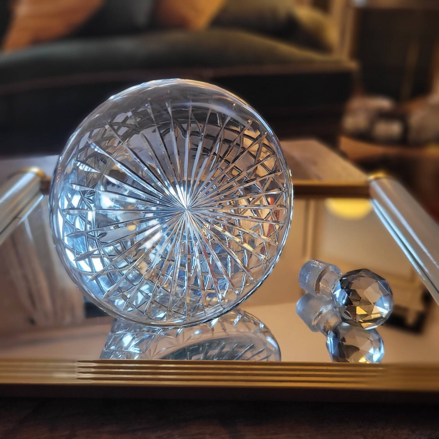 Carafe verre taillé, décor losangé & bouchon diamantaire 60's