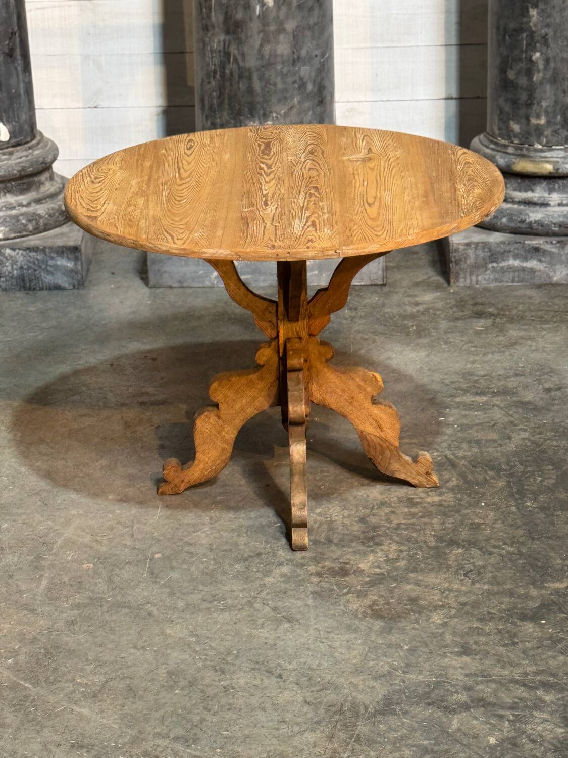 Round table in pitch pine and oak