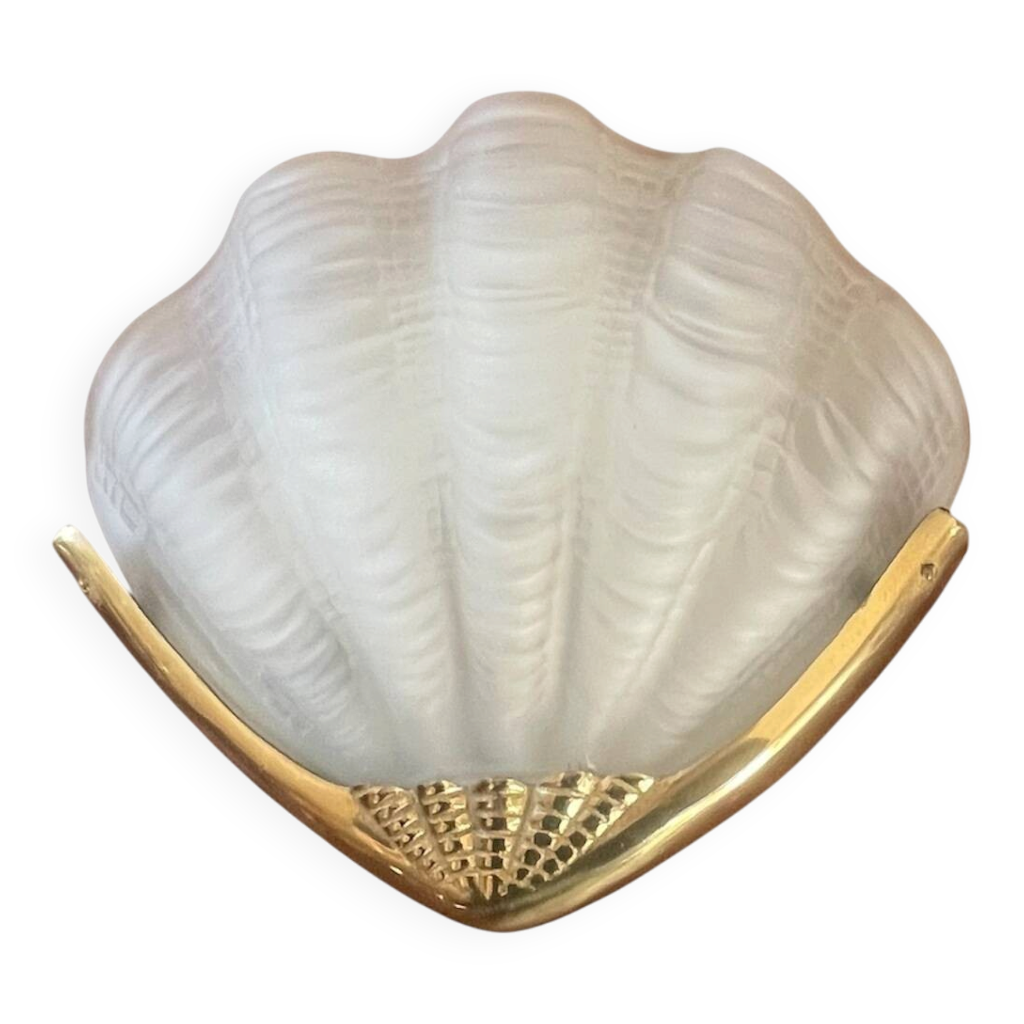 Shell-shaped wall light in Art Deco style with frosted glass and gilded bronze.