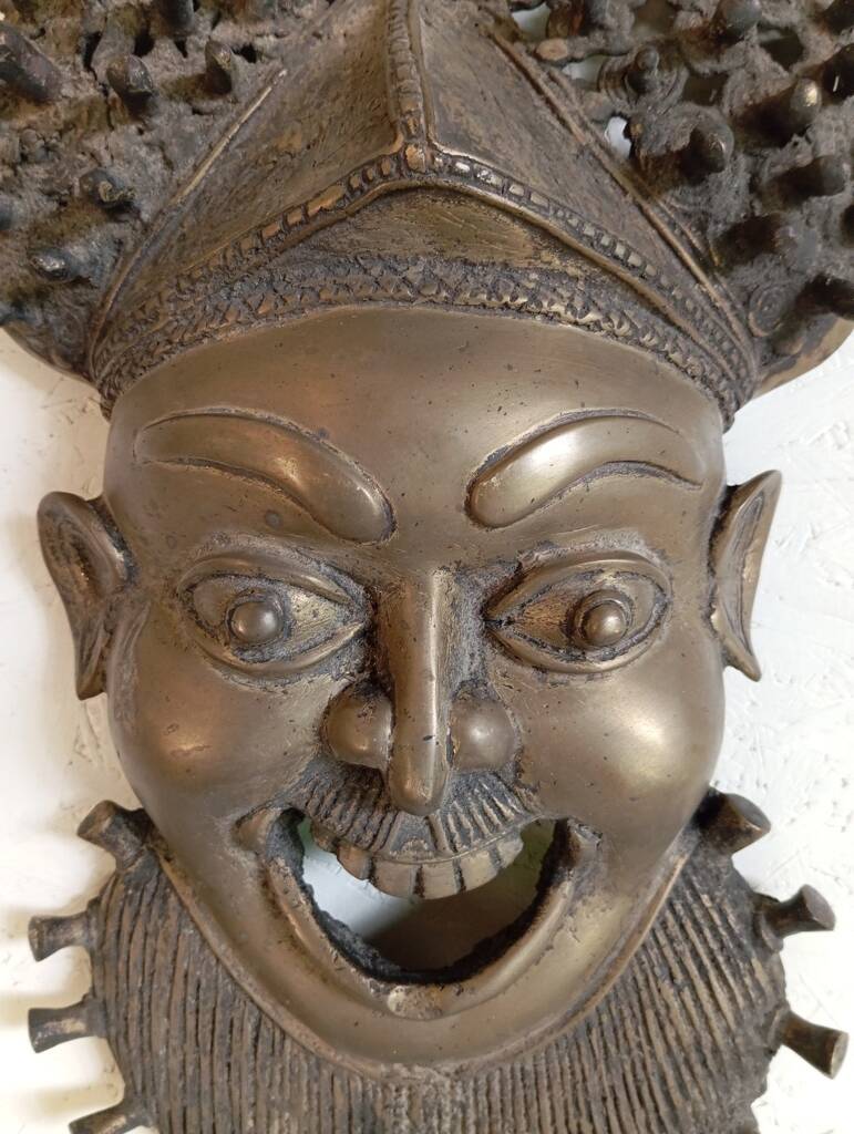 Large bronze Bamoun mask