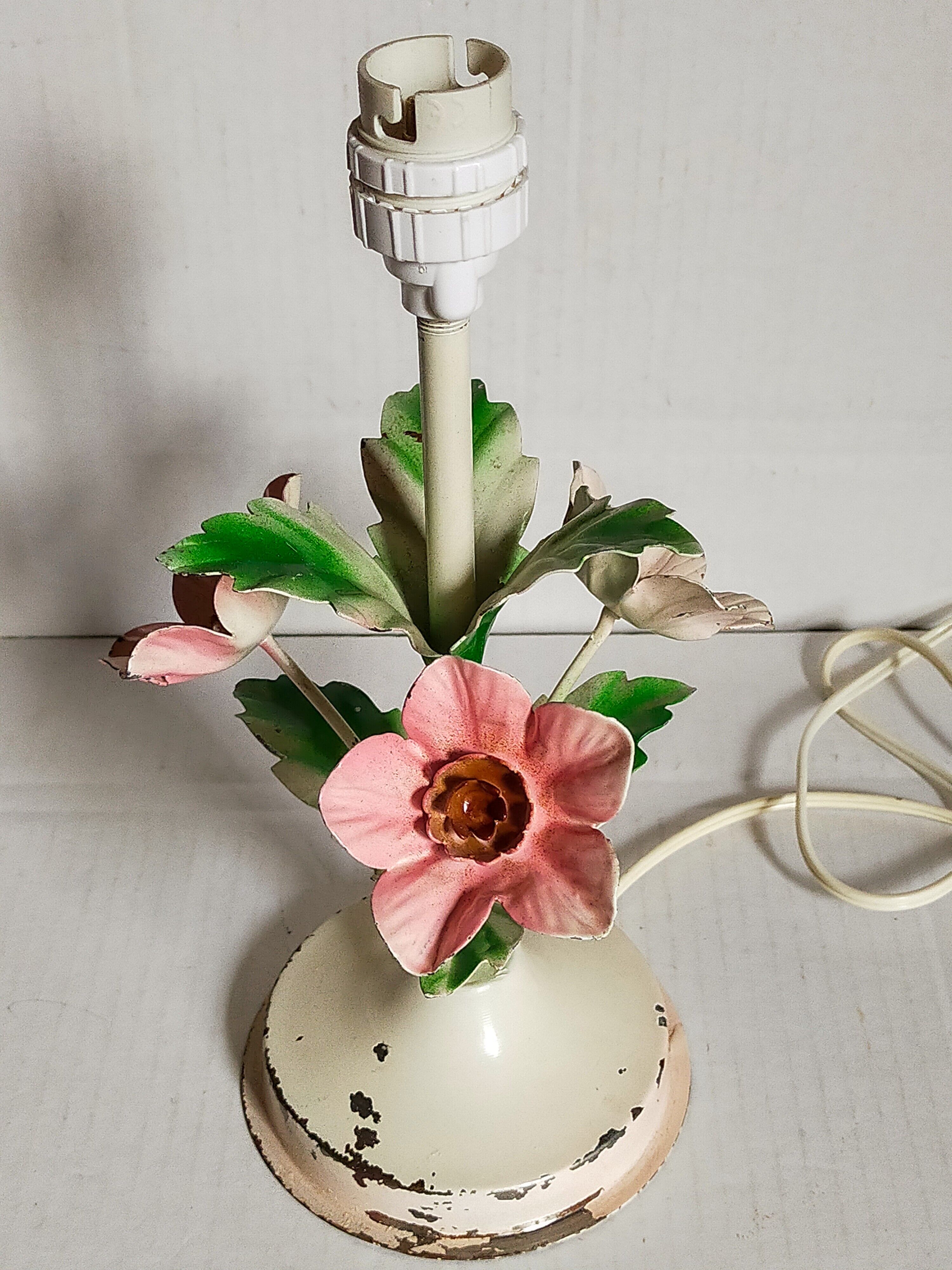 Bouquet lamp to table in vintage painted sheet vinyl lampshade