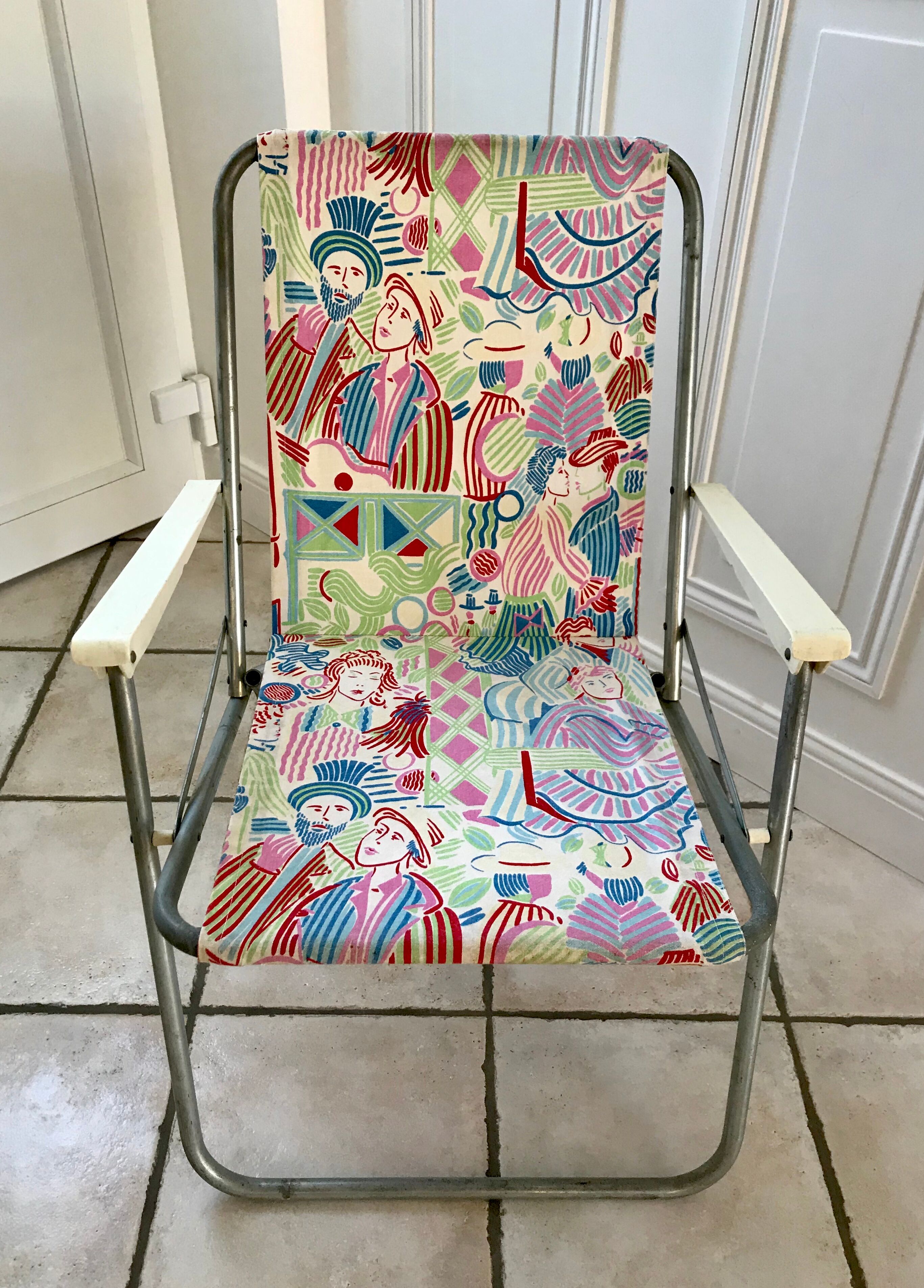 Colorful folding camping chair face pattern 70s