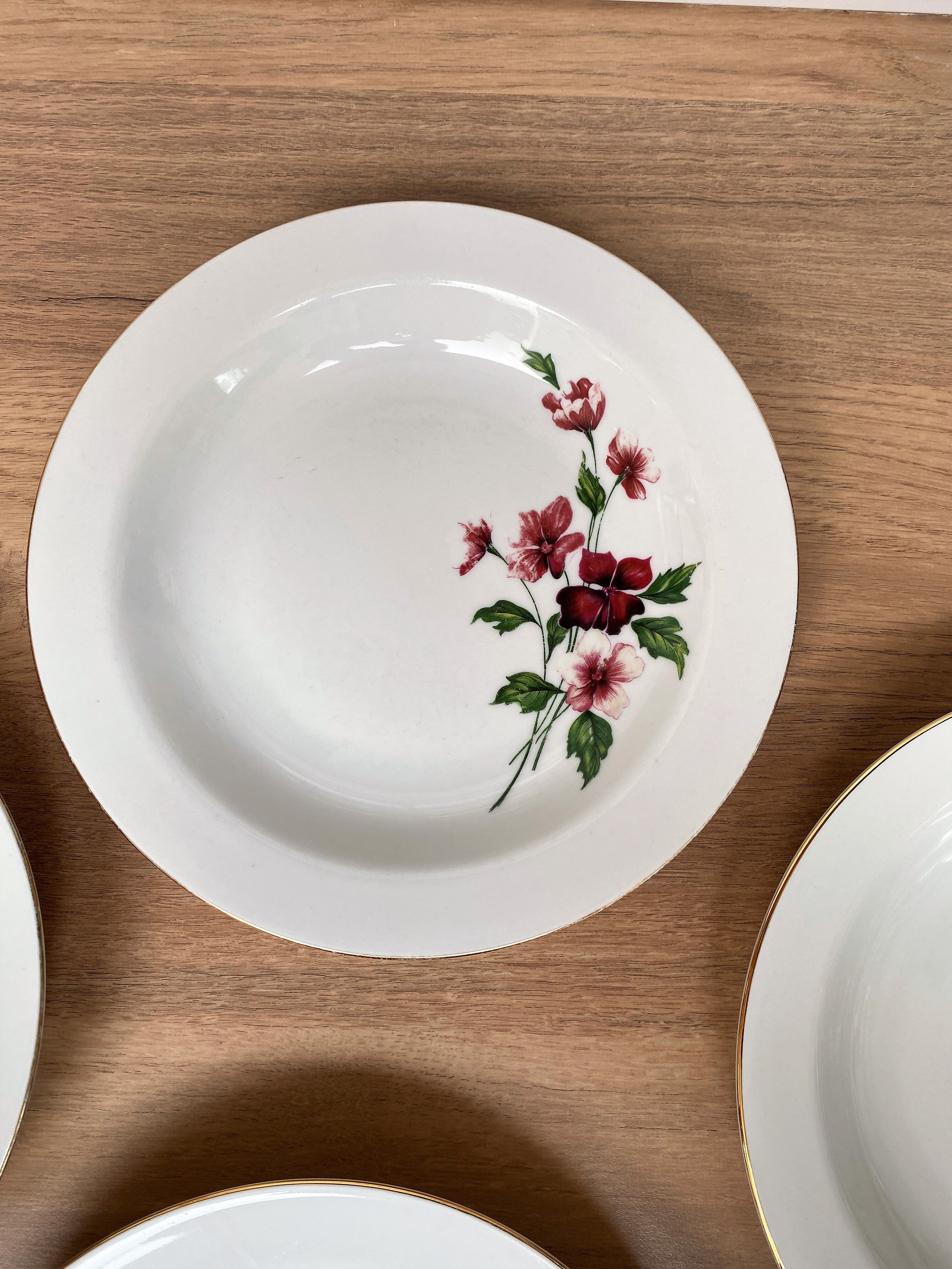 Set of 5 hollow porcelain plates