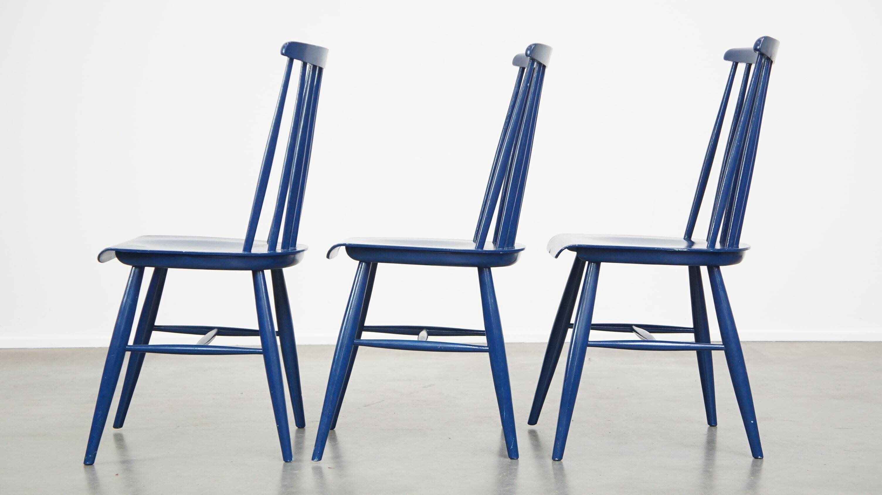 Set of 3 beautiful vintage 1960s blue wooden dining chairs/spindle chairs