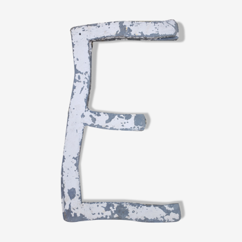 Lettre E en métal galvanisé