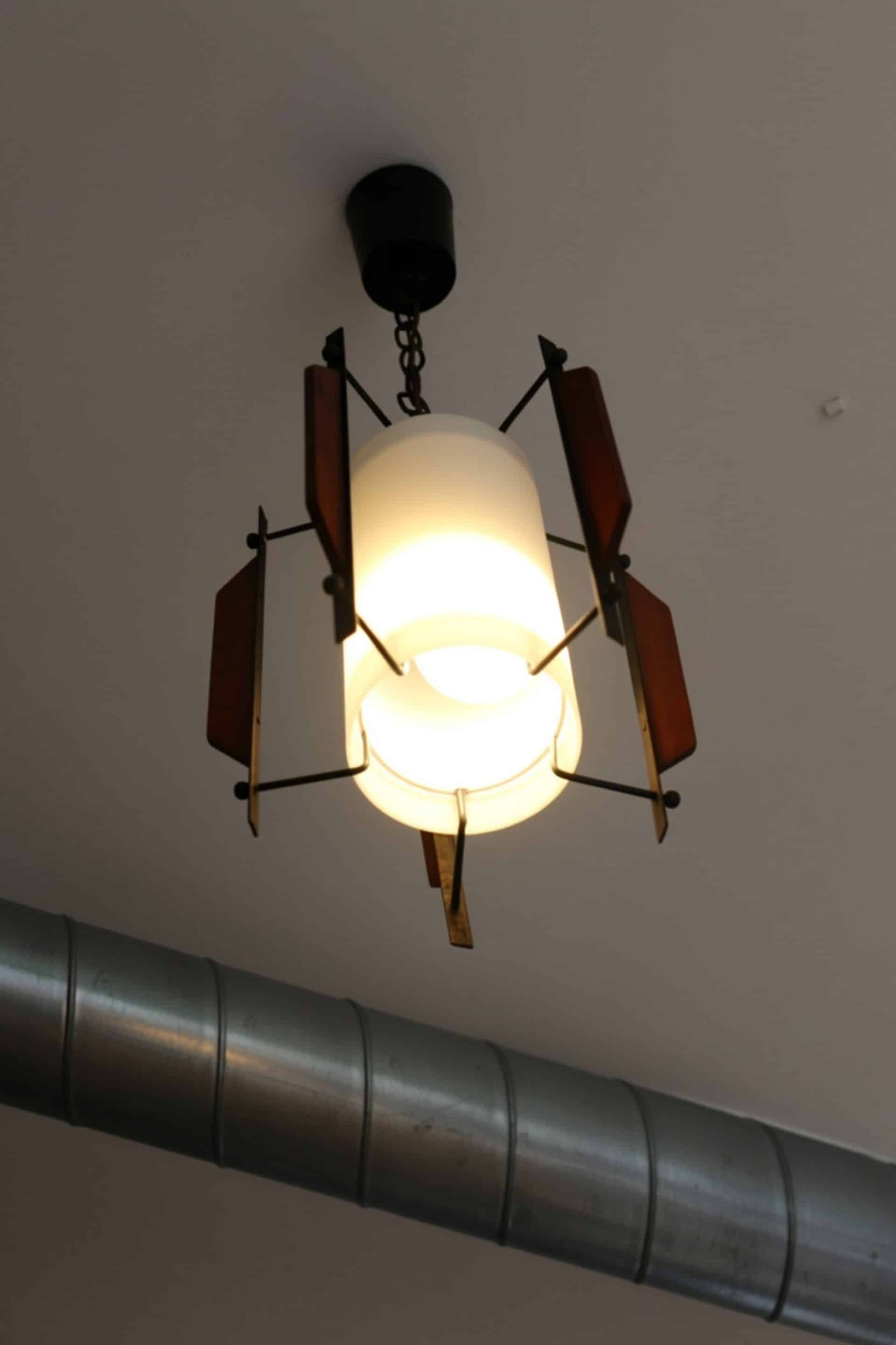 Suspension Mid-Century design italien, opalin-bois, années 50-60