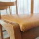 Lot de 4 chaises de salle à manger vintage / design sculptural en bois des années 70, cuir marron