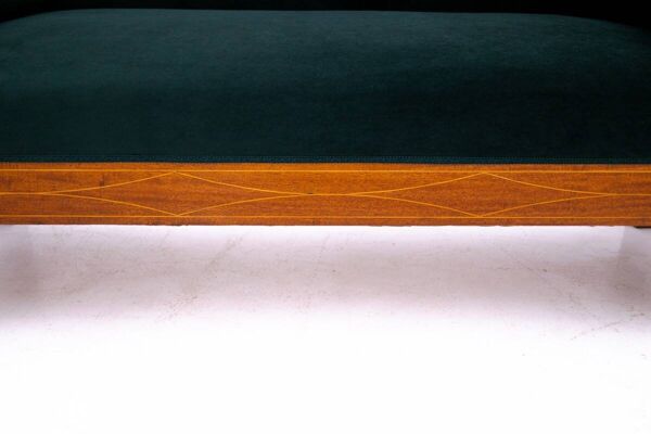 Canapé ancien d'Europe du Nord, vers 1890.