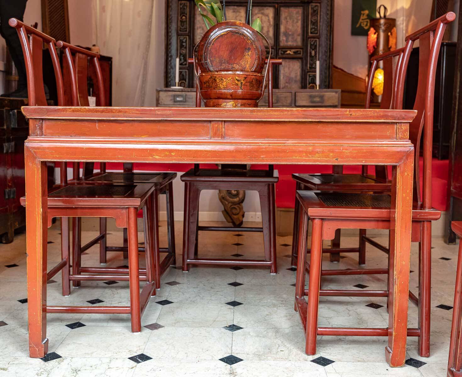 Set of 1 table + 6 antique Chinese chairs.