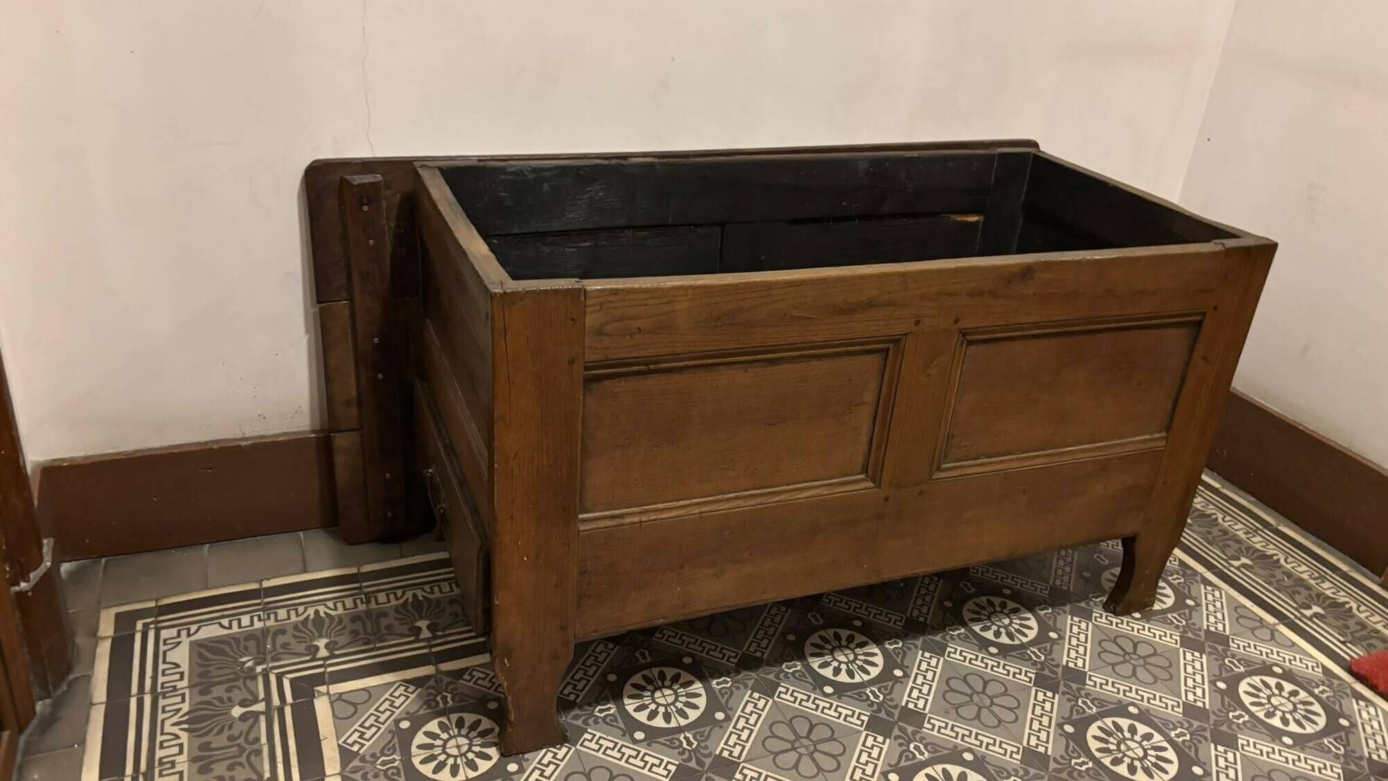 Old XIX solid dark wood dresser