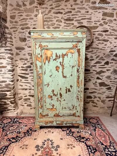 Superb vintage patinated bonnetière