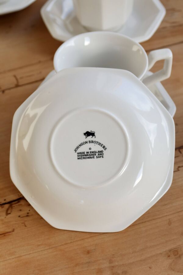 4 tasses et sous-tasses vintage Johnson Brothers motif Perle
