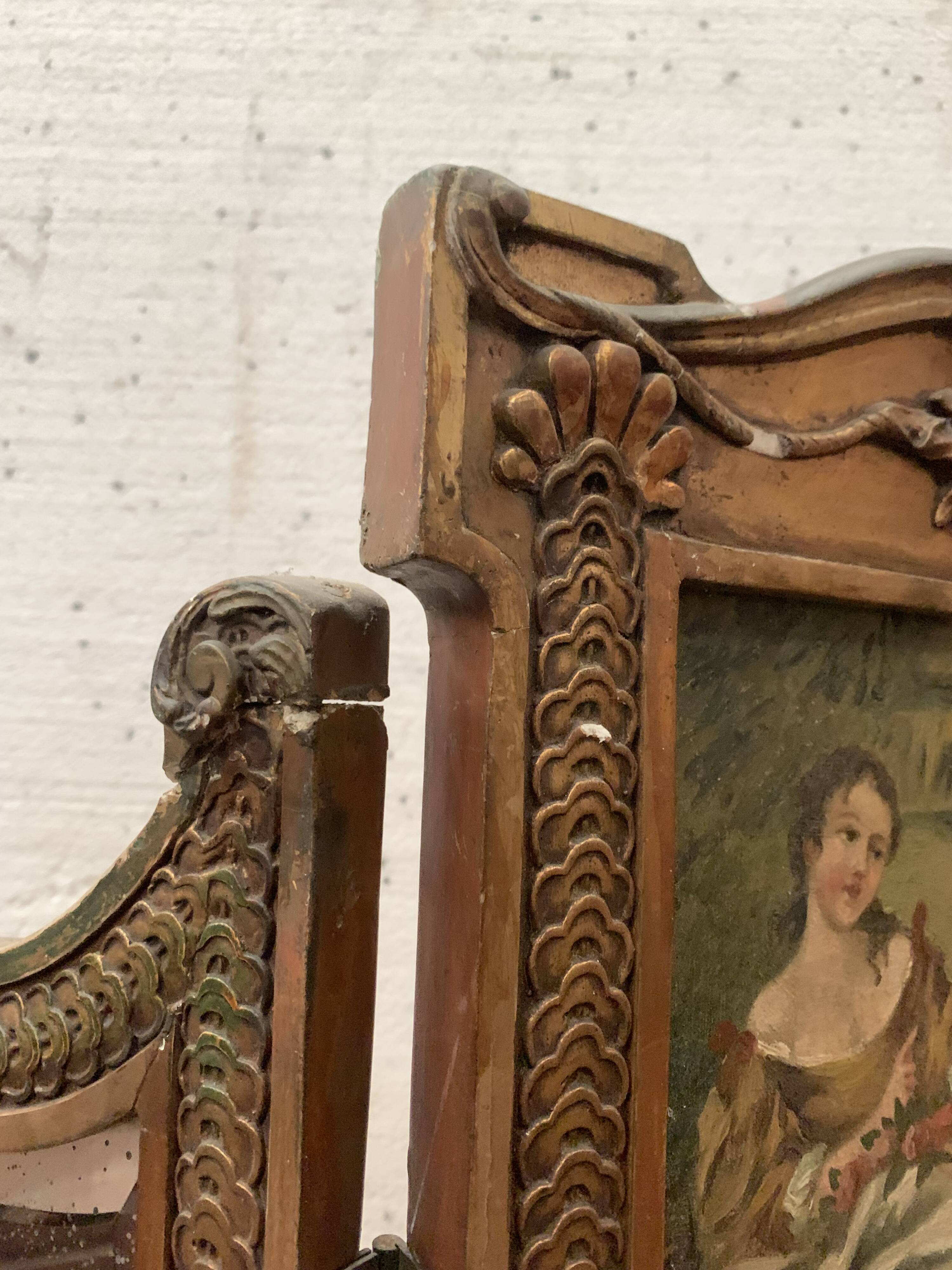 Paravent a trois panneaux de style Louis XVI en bois et stuc doré XX siècle