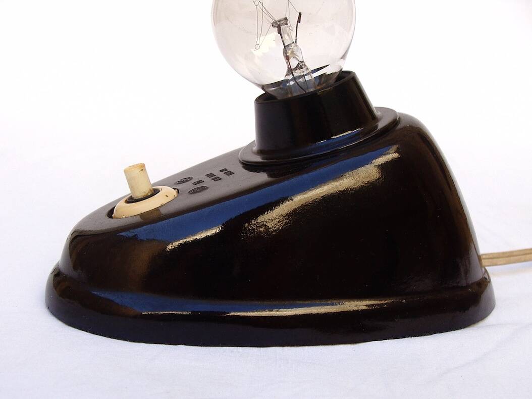 1930 wall lamp in Art Deco bakelite
