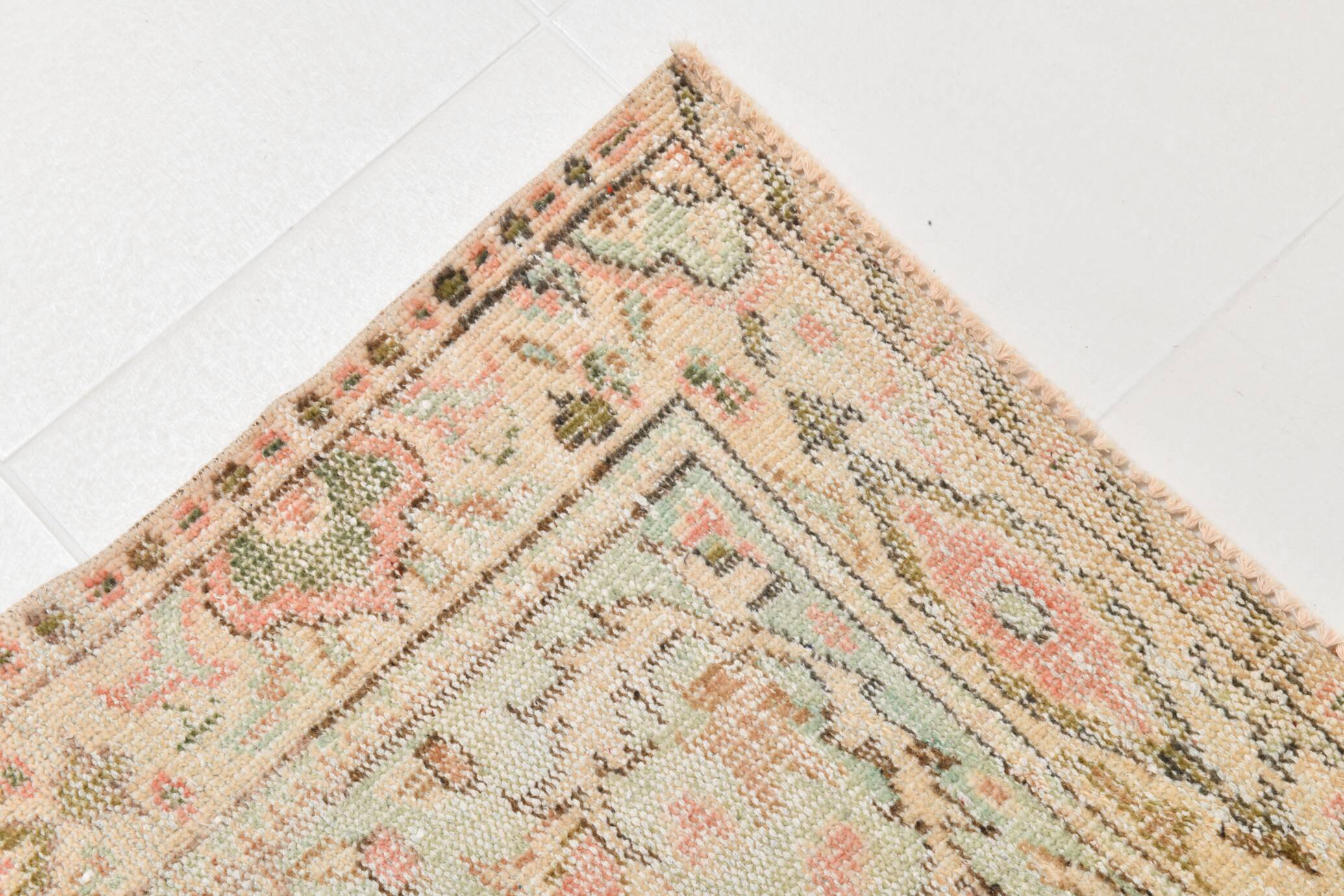 5x8 Coral Pink Classic Vintage Rug, 147x243 Cm