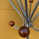 Portemanteau en chrome et bois, années 60-70