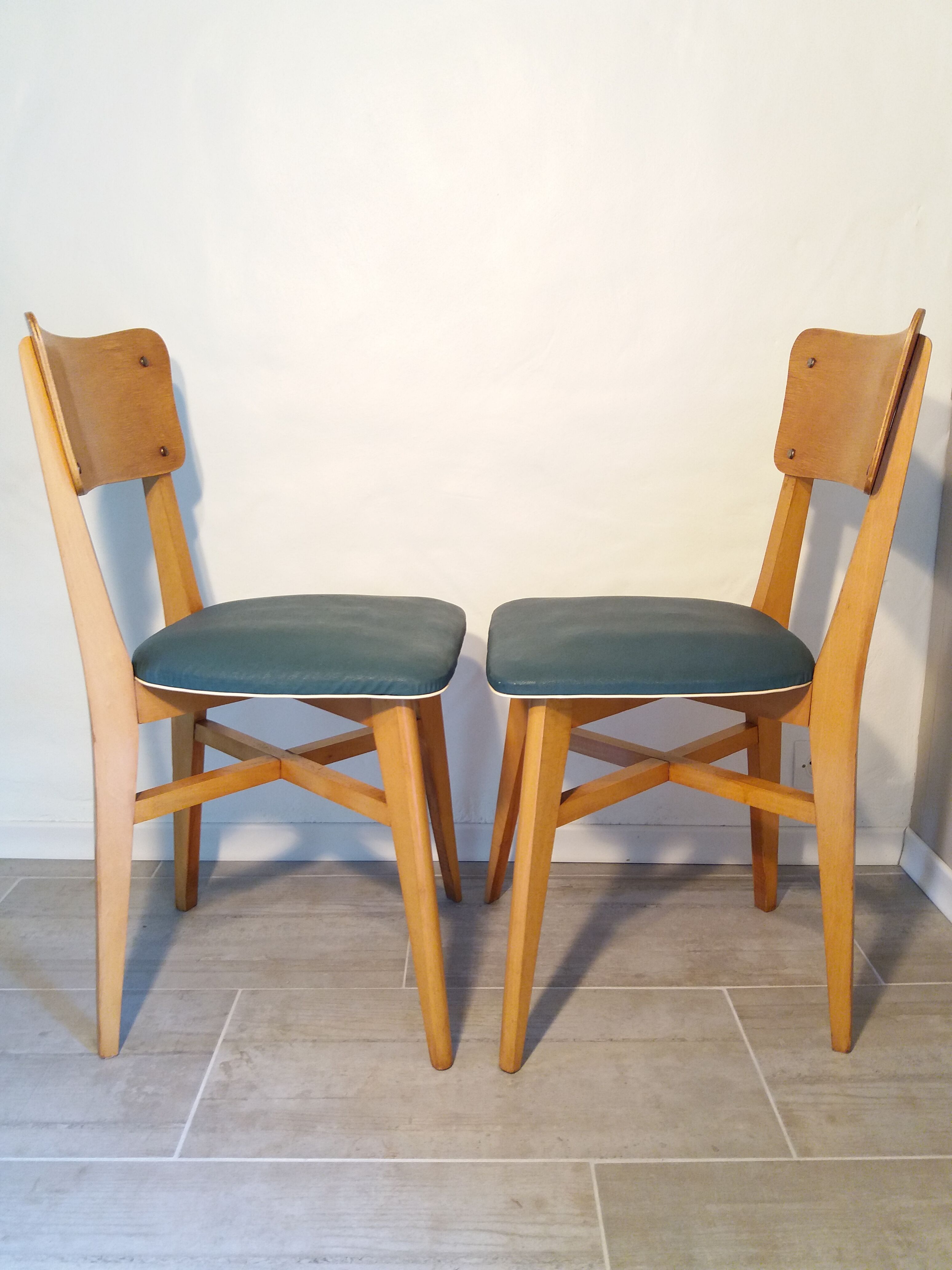 Paire de chaises années 60 pieds compas