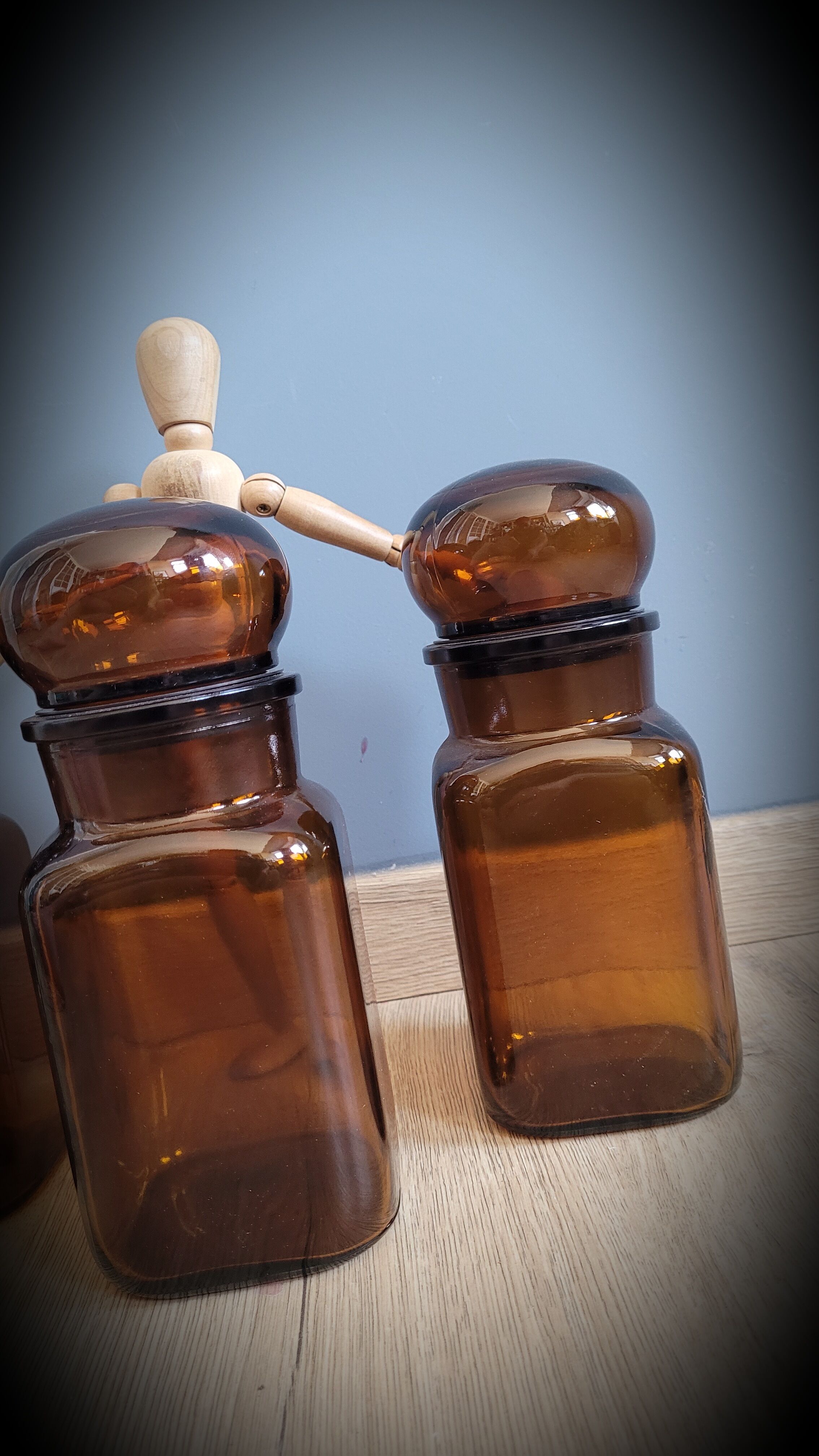Trio bottles brown round cap