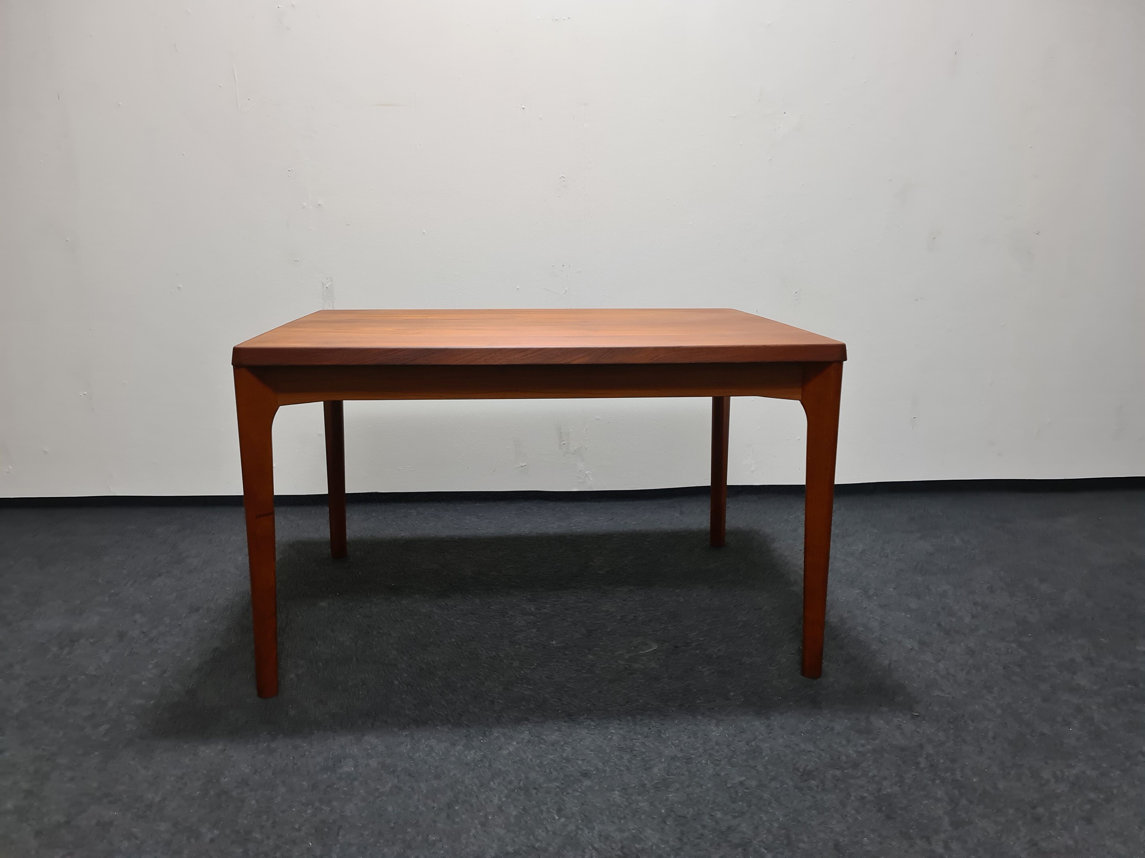 Teak Danish design dining table by Henning Kjaernulf