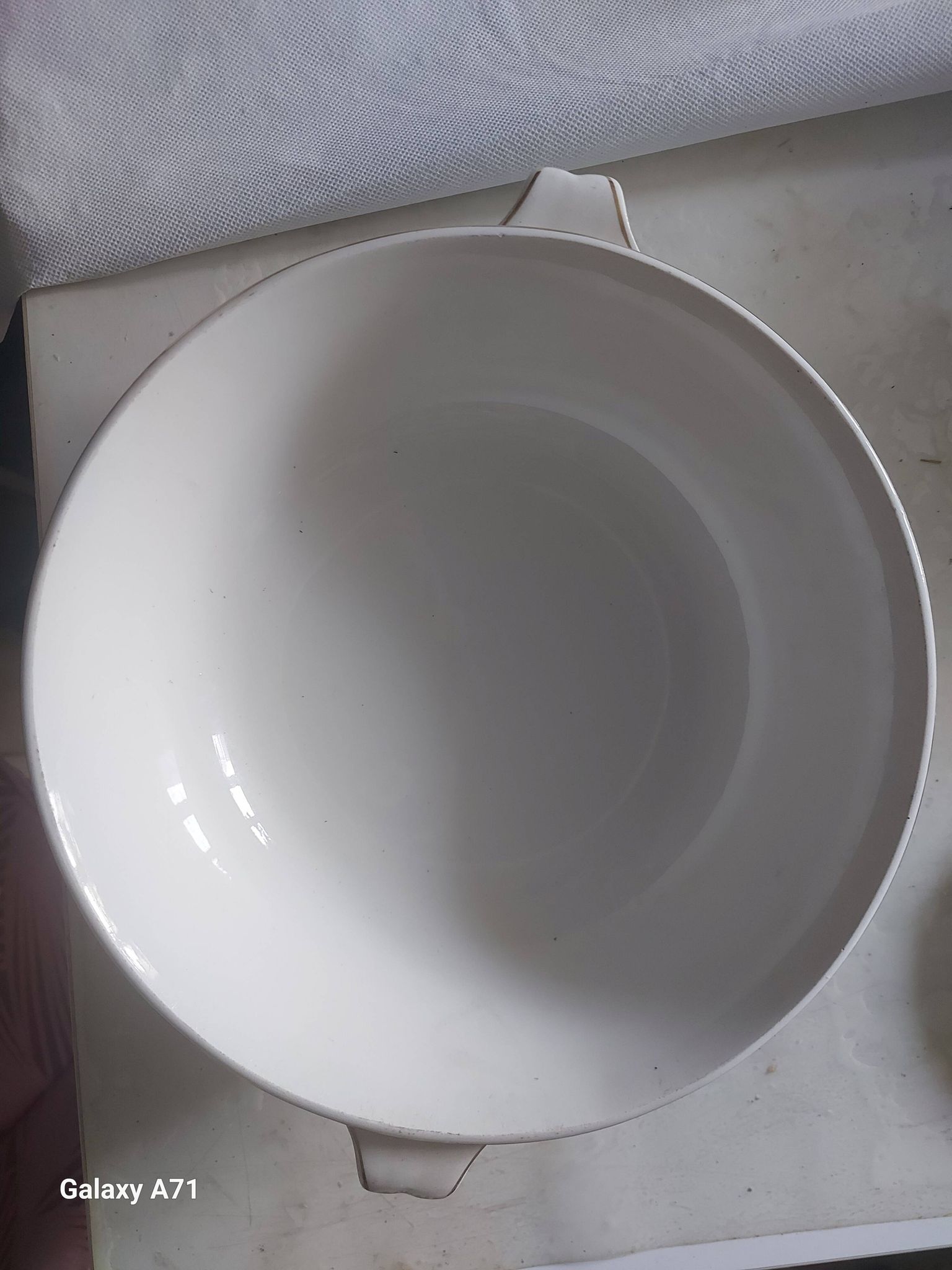 Plat de service de Gien avec une décoration ferroviaire