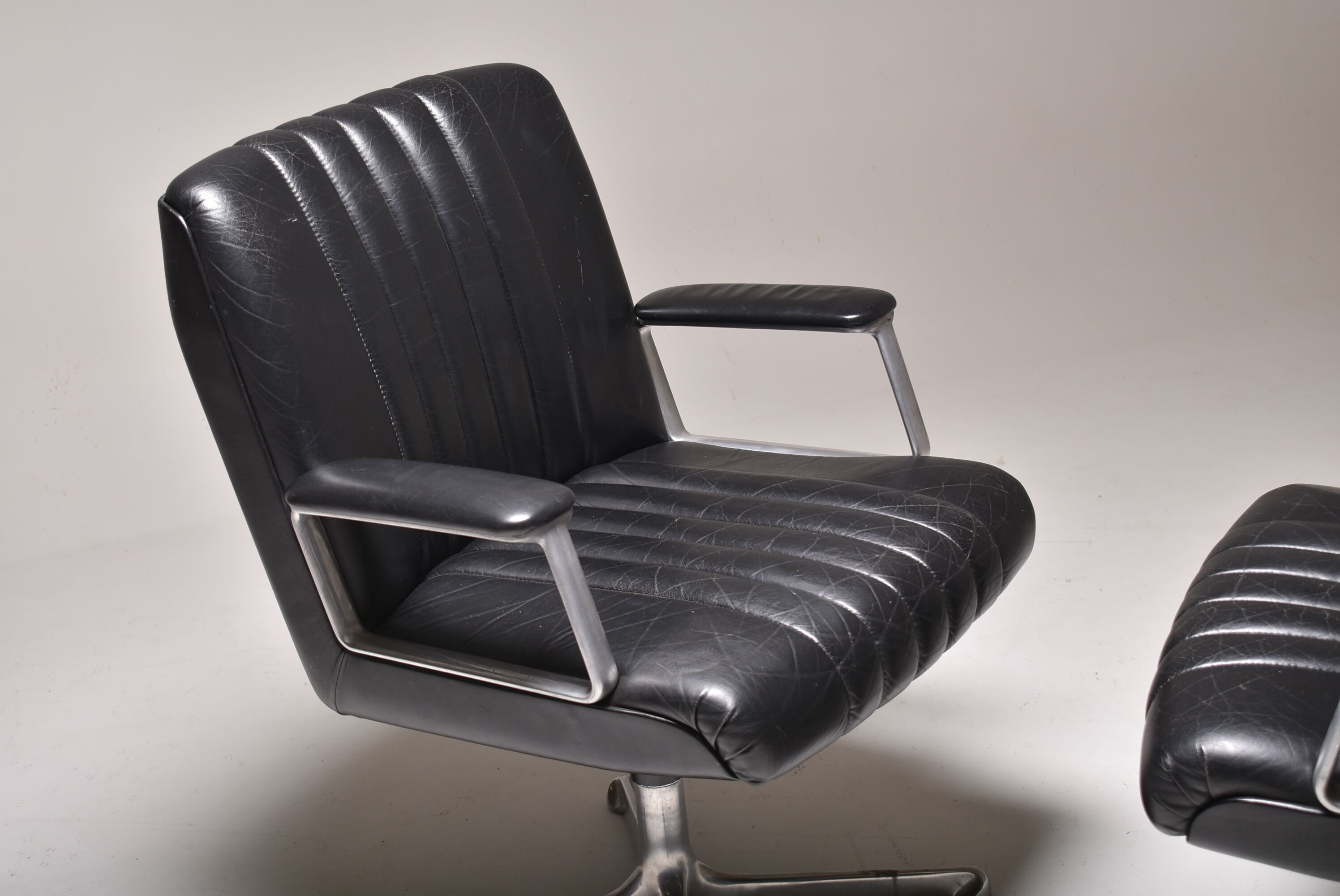 Pair of armchairs by Osvaldo Borsani for Tecno