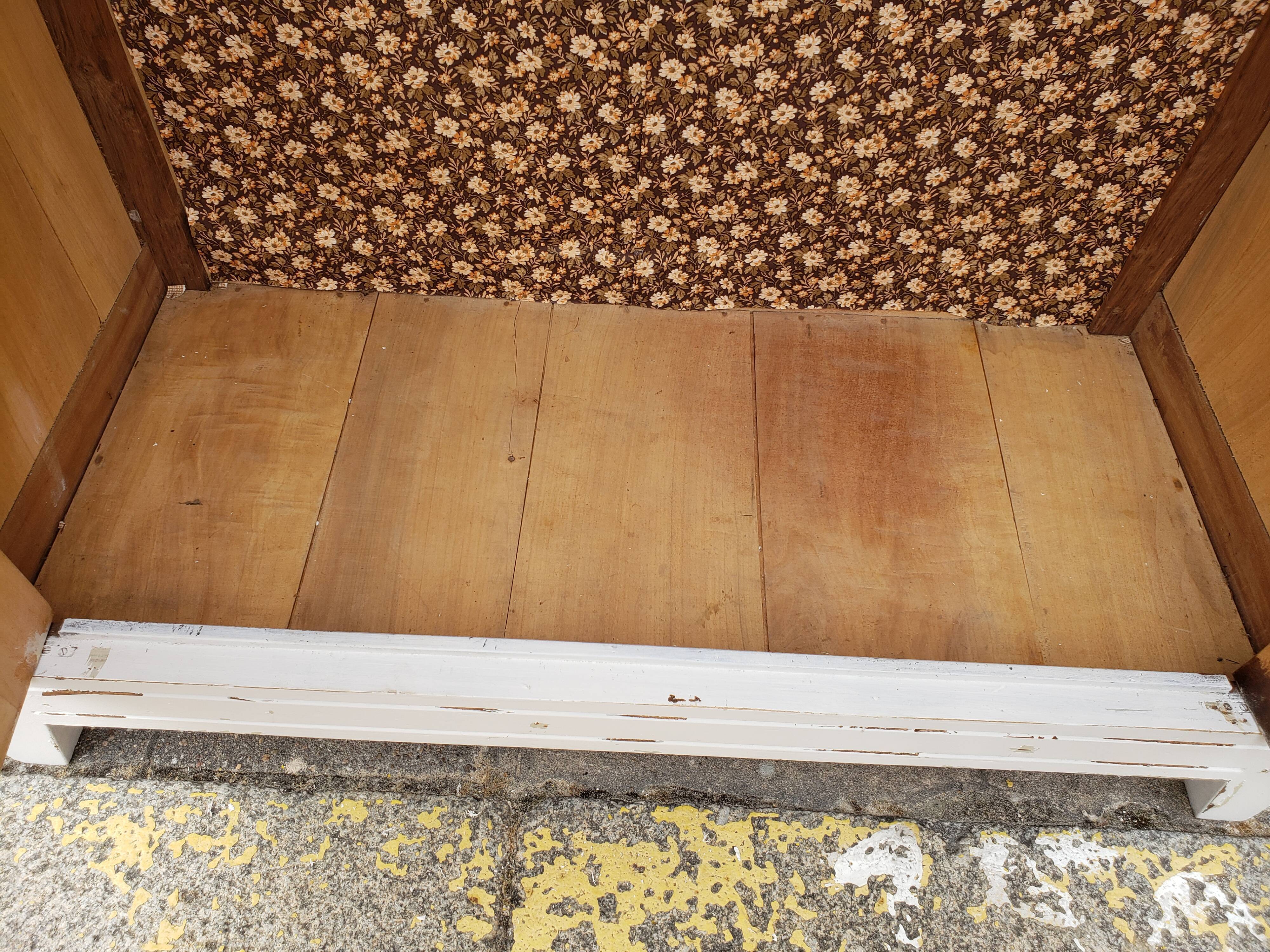 Parisian wardrobe patina old "lily"