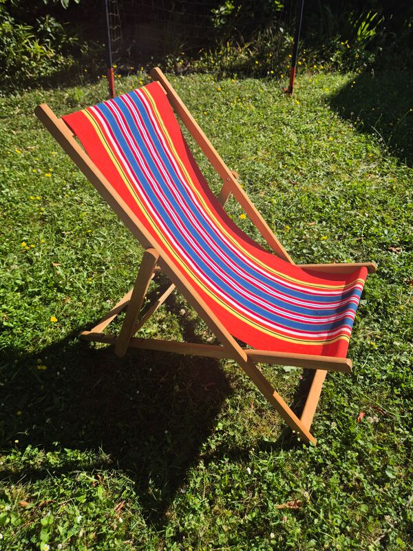 Transat chilienne vintage bois et toile a rayures rouge bleu jaune
