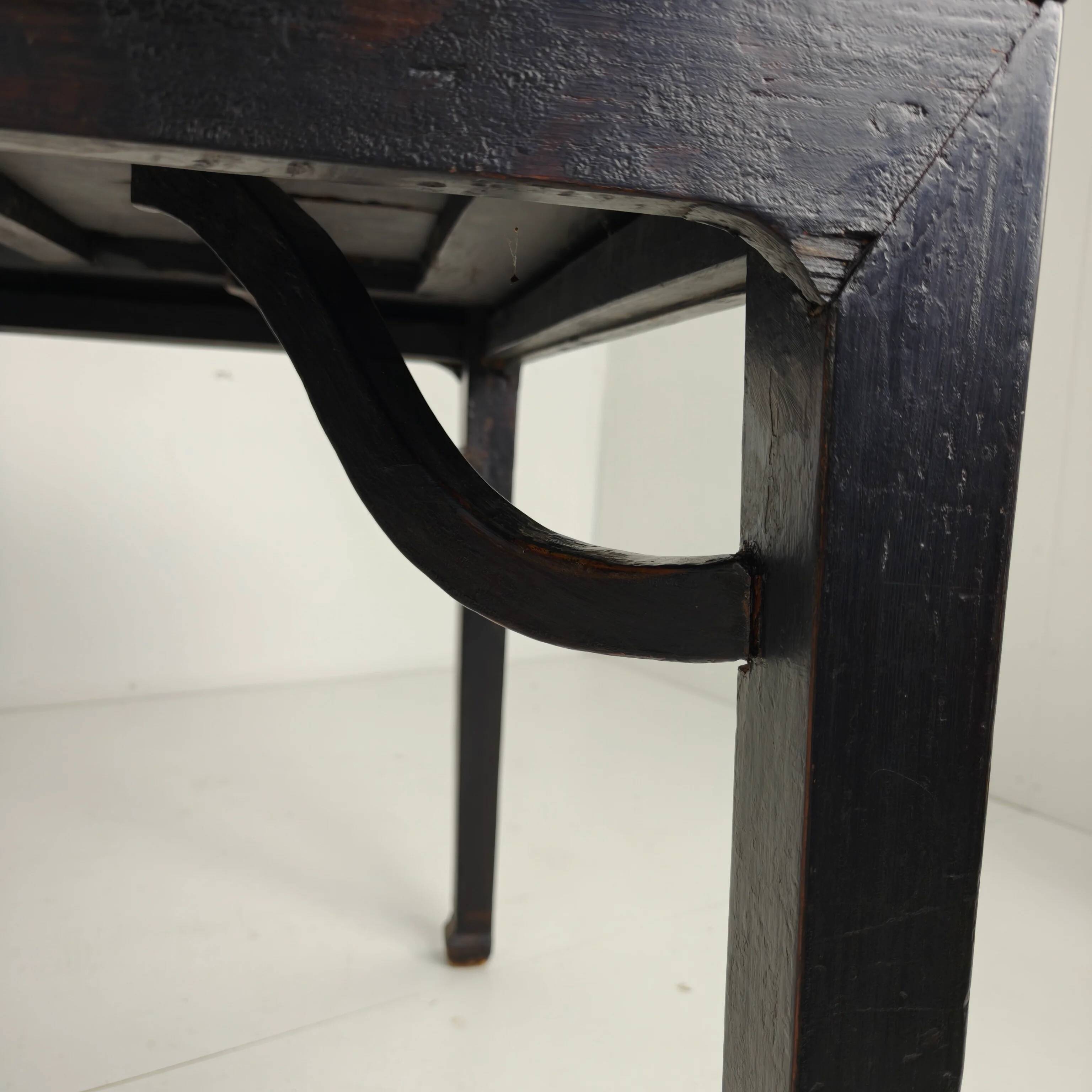 Table de salle à manger chinoise Qing noire (230 cm) — milieu à fin du XVIIIe siècle — laque d'origine